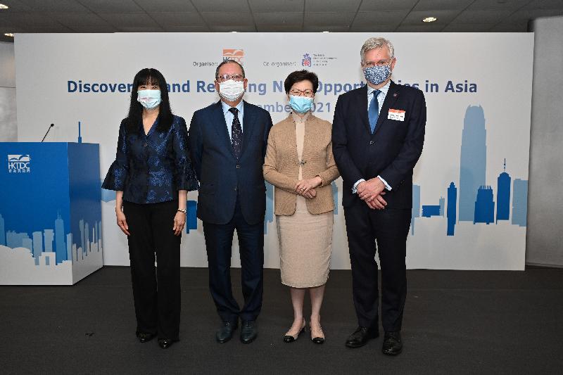 The Chief Executive, Mrs Carrie Lam, attended the "Discovering and Realising New Opportunities in Asia" webinar organised by the Hong Kong Trade Development Council (HKTDC) today (November 18). Photo shows Mrs Lam (second right); the Chairman of the HKTDC, Dr Peter Lam (second left); the Executive Director of the HKTDC, Ms Margaret Fong (first left); and the Chairman of the British Chamber of Commerce in Hong Kong, Mr Peter Burnett (first right), at the webinar.