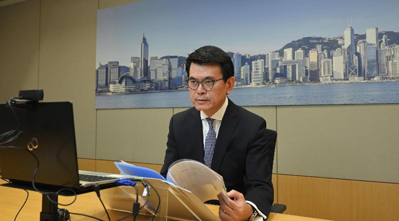 The Secretary for Commerce and Economic Development, Mr Edward Yau, introduces Hong Kong's favourable and vibrant business environment at a webinar of the 2021 World Alliance Forum today (November 19).