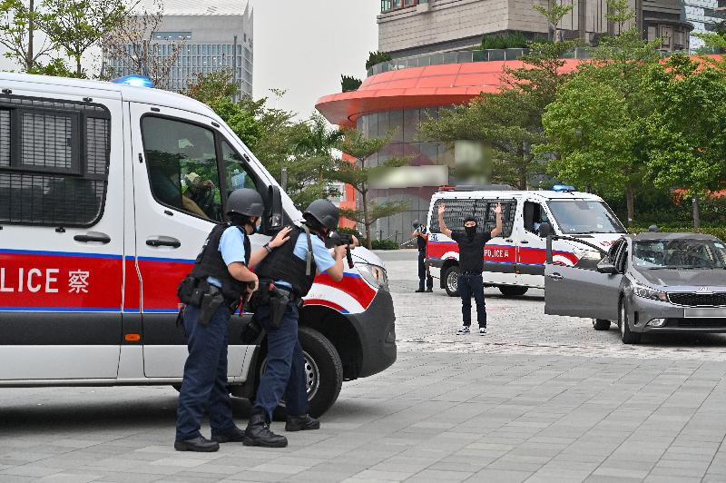 The Inter-departmental Counter Terrorism Unit conducted an inter-departmental counter-terrorism exercise, codenamed “TIGERPACE”, at the Guangzhou-Shenzhen-Hong Kong Express Rail Link West Kowloon Station this afternoon (November 19). Picture shows the Emergency Unit of the Police intercepting a suspicious vehicle and neutralising a terrorist.