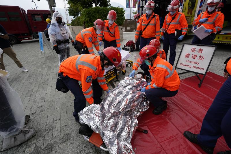 The Inter-departmental Counter Terrorism Unit conducted an inter-departmental counter-terrorism exercise, codenamed “TIGERPACE”, at the Guangzhou-Shenzhen-Hong Kong Express Rail Link West Kowloon Station this afternoon (November 19). Picture shows the injured under first aid treatment.