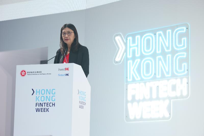The five-day Hong Kong FinTech Week 2021 attracted over 20 000 attendees and more than four million online views from 87 economies. Speaking on November 3, the Deputy Chief Executive Officer and Executive Director, Intermediaries of the Securities and Futures Commission, Ms Julia Leung, pledged that the Commission would review the regulation of virtual assets in Hong Kong with the Hong Kong Monetary Authority.