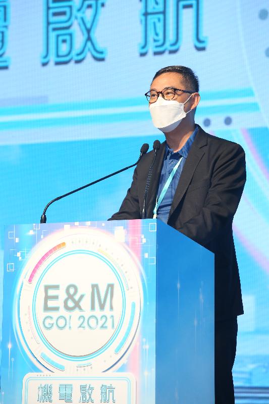 The Permanent Secretary for Development (Works), Mr Ricky Lau, speaks at the "E&M GO!" orientation ceremony 2021 today (November 22).