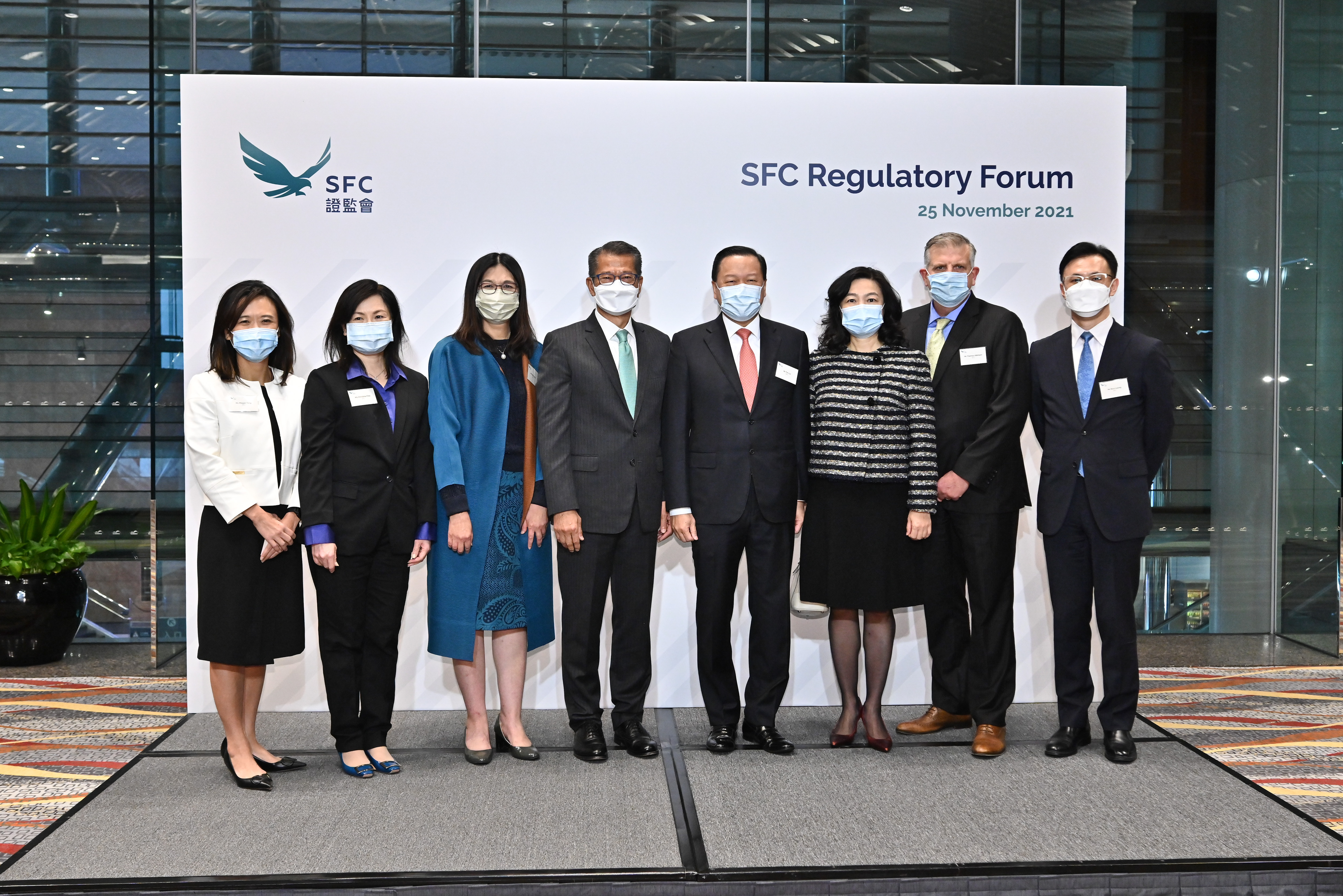The Financial Secretary, Mr Paul Chan, attended the SFC Regulatory Forum 2021 today (November 25). Photo shows (from fourth left) Mr Chan; the Chairman of the Securities and Futures Commission, Mr Tim Lui; the Permanent Secretary for Financial Services and the Treasury (Financial Services), Ms Salina Yan; and other guests at the forum.