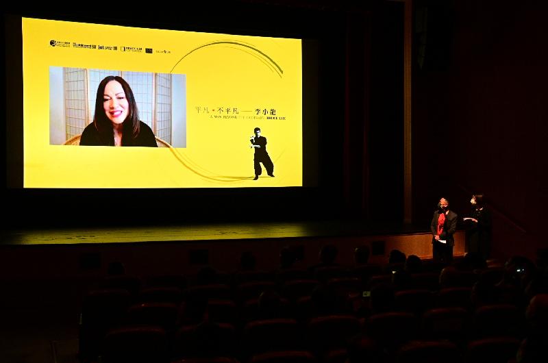 The opening ceremony for the exhibition "A Man Beyond the Ordinary: Bruce Lee" was held today (November 27) at the Hong Kong Heritage Museum. Bruce Lee’s daughter, the President of the Bruce Lee Foundation, Ms Shannon Lee, attended the ceremony online. 