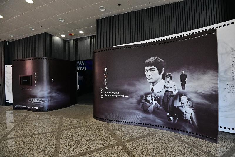 "A Man Beyond the Ordinary: Bruce Lee" exhibition will be held from tomorrow (November 28) at the Hong Kong Heritage Museum. Showcasing around 400 items of Lee memorabilia and photos, the exhibition allows visitors to revisit the legend of the martial arts superstar.