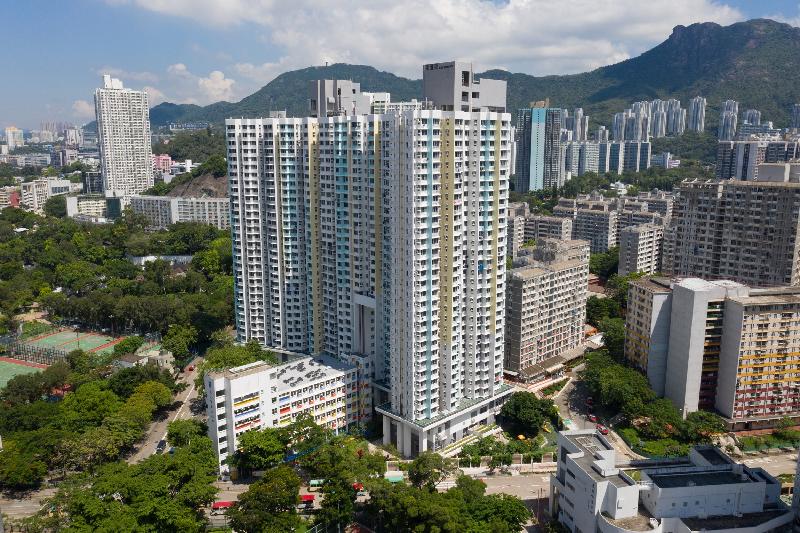 香港房屋委員會最近有三個項目獲香港項目管理學會及亞太項目管理學會聯盟頒發共五個獎項。圖示東匯邨匯智樓。 