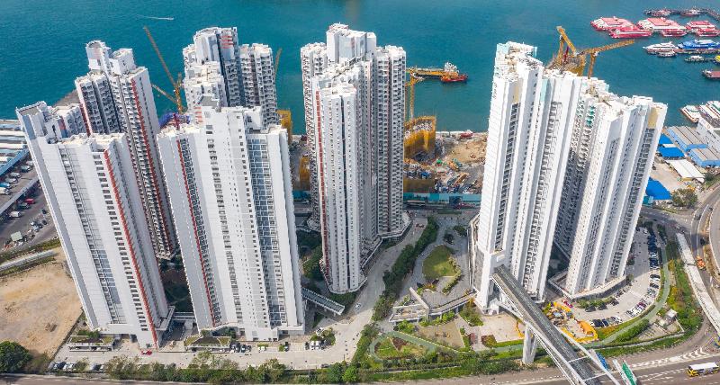 Three projects of the Hong Kong Housing Authority have recently received five awards, presented by the Hong Kong Institute of Project Management and the Asia Pacific Federation of Project Management. Photo shows an aerial view of Hoi Lok Court (left) and Hoi Ying Estate (right). 