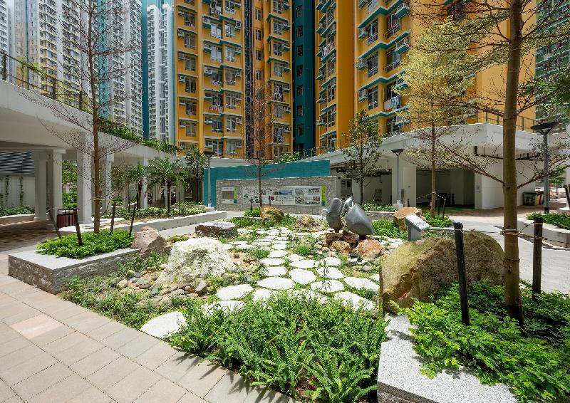 Three projects of the Hong Kong Housing Authority have recently received five awards, presented by the Hong Kong Institute of Project Management and the Asia Pacific Federation of Project Management. Photo shows the rock garden and geo-heritage exhibition areas at On Tai Estate. 