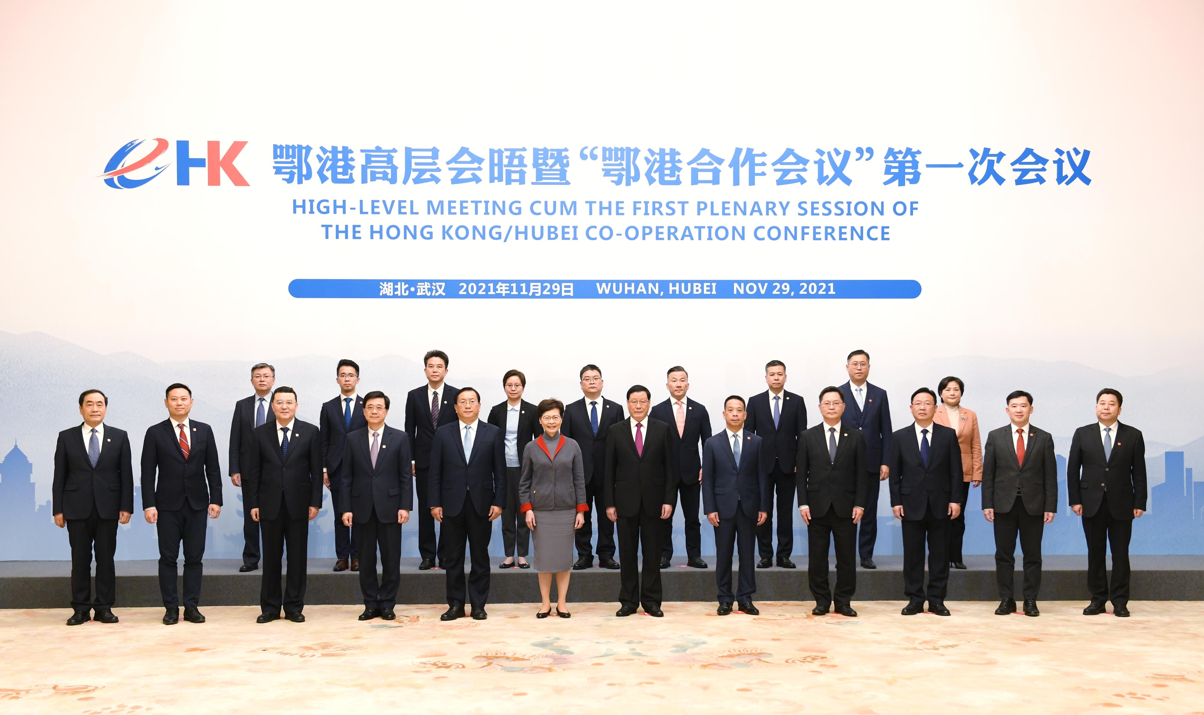 The Chief Executive, Mrs Carrie Lam, today (November 29) led a delegation of the Hong Kong Special Administrative Region Government to attend the High-Level Meeting cum the First Plenary Session of the Hong Kong/Hubei Co-operation Conference. Mrs Lam (front row, sixth left) is pictured with the Secretary of the CPC Hubei Provincial Committee, Mr Ying Yong (front row, sixth right), and other participants of the conference.
