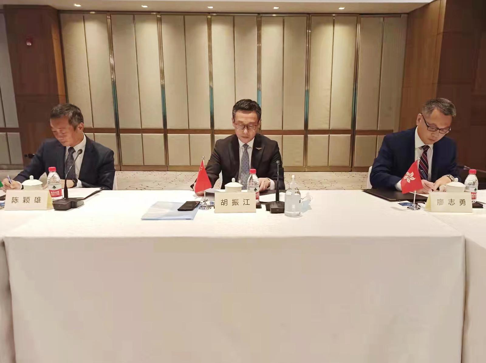 Deputy Administrator of the Civil Aviation Administration of China Mr Hu Zhenjiang (centre); the Director-General of the Civil Aviation Department of Hong Kong, Mr Victor Liu (right); and the President of the Civil Aviation Authority of Macao, Mr Chan Weng-hong (left), sign the Joint Maintenance Management Cooperation Arrangement today (November 30).