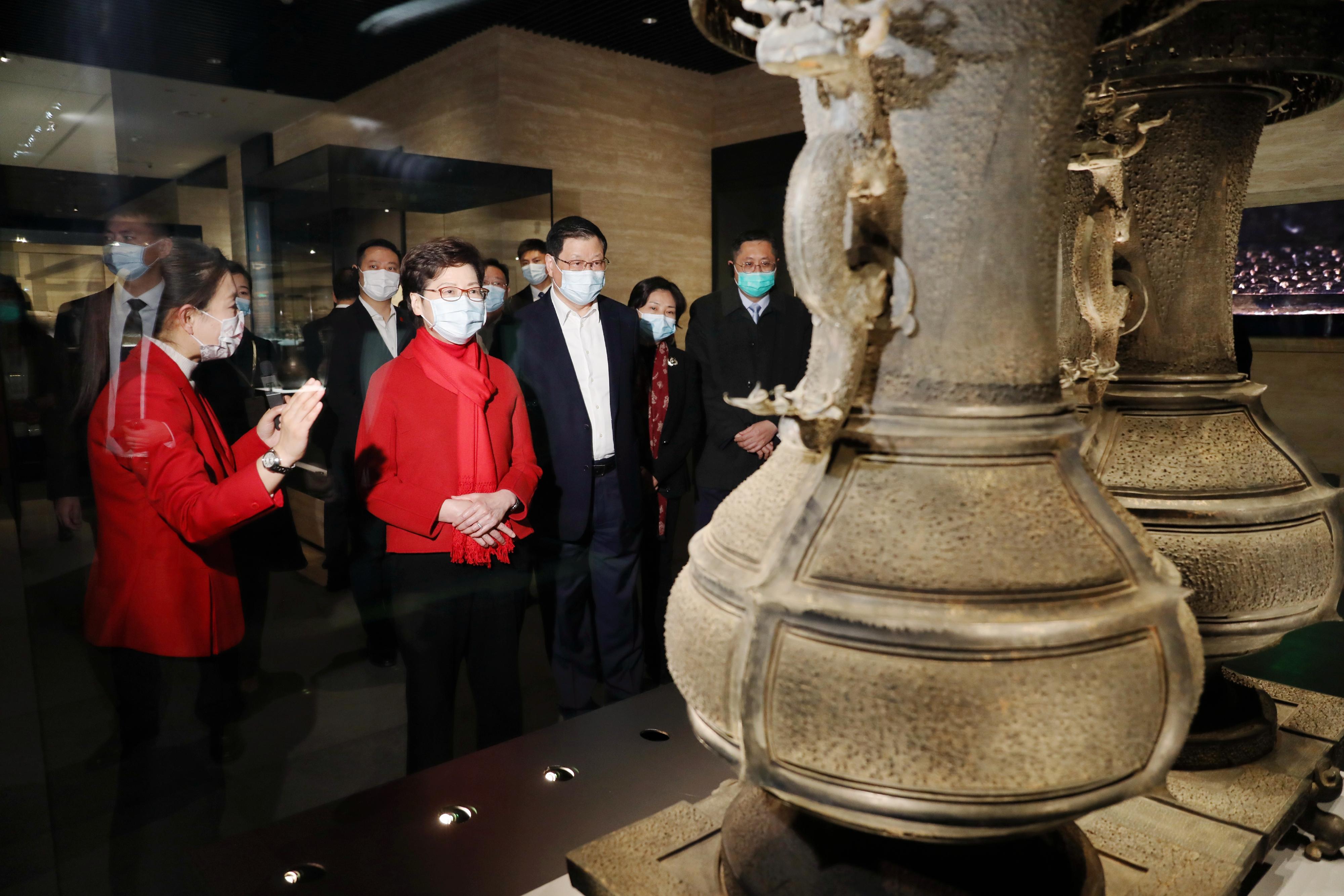 The Chief Executive, Mrs Carrie Lam, visited the new exhibition hall of the Hubei Provincial Museum in Wuhan today (November 30). Photo shows Mrs Lam (front, centre), accompanied by the Secretary of the CPC Hubei Provincial Committee, Mr Ying Yong (front, right), viewing exhibits in the museum.