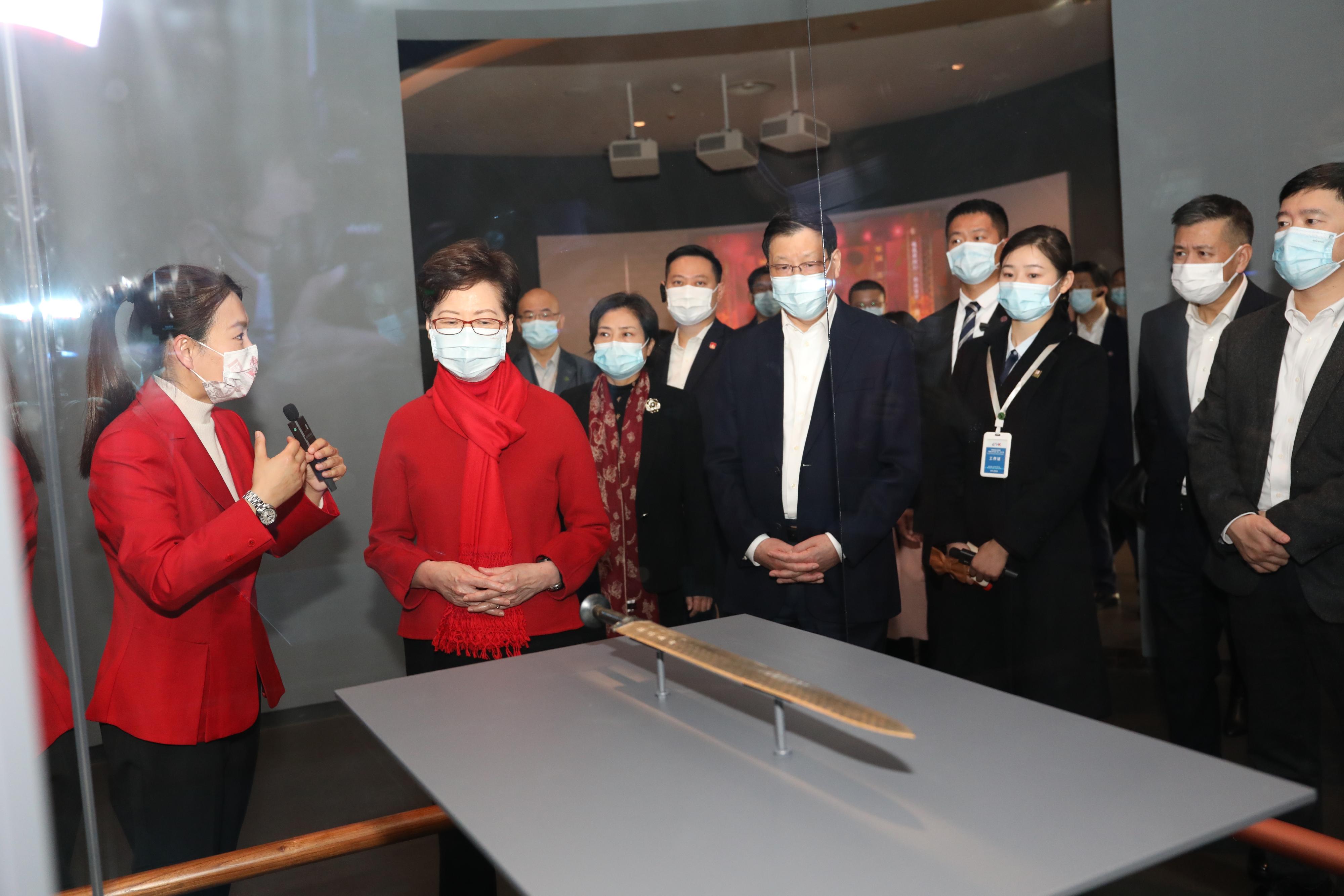 The Chief Executive, Mrs Carrie Lam, visited the new exhibition hall of the Hubei Provincial Museum in Wuhan today (November 30). Photo shows Mrs Lam (second left), accompanied by the Secretary of the CPC Hubei Provincial Committee, Mr Ying Yong (fifth right), viewing exhibits in the museum.