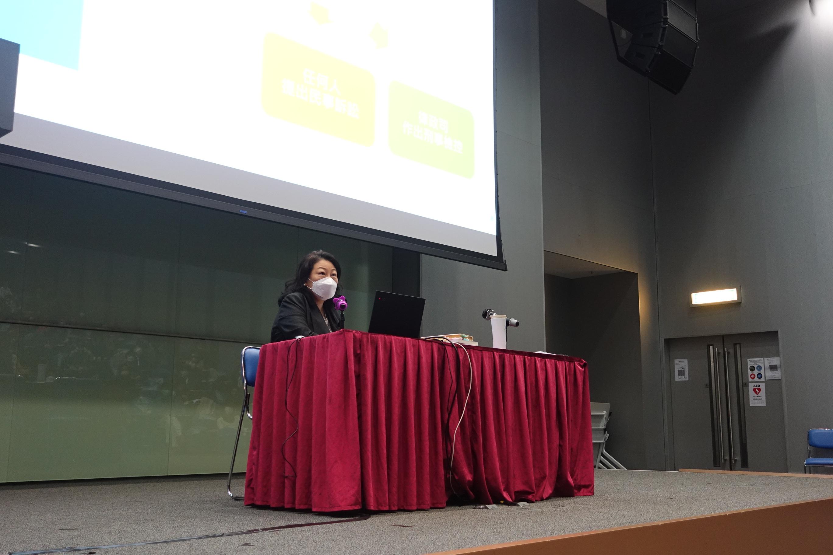 The Secretary for Justice, Ms Teresa Cheng, SC, highlighted the fundamental importance of the rule of law to more than 180 principals and teachers at the "Reinforcing the Rule of Law" training course today (December 1). Photo shows Ms Cheng delivering a talk at the training course.