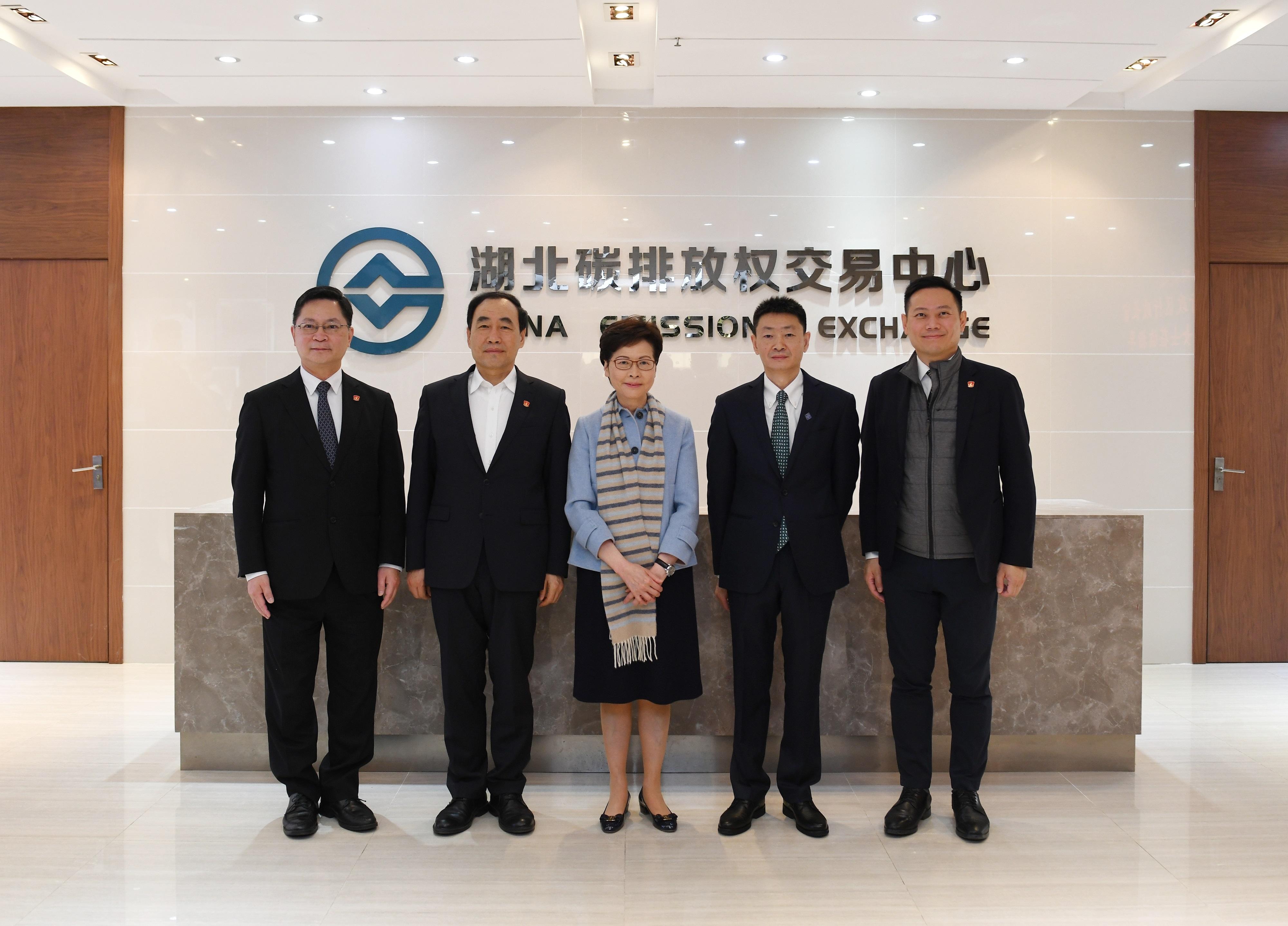 The Chief Executive, Mrs Carrie Lam, visited the China Hubei Emission Exchange today (December 1). Mrs Lam (centre) is pictured with Vice Governor of Hubei Province Mr Zhao Haishan (second left); the General Manager of the China Hubei Emission Exchange, Mr Liu Hanwu (second right); the Secretary for Innovation and Technology, Mr Alfred Sit (first left); and the Secretary for Home Affairs, Mr Caspar Tsui (first right).