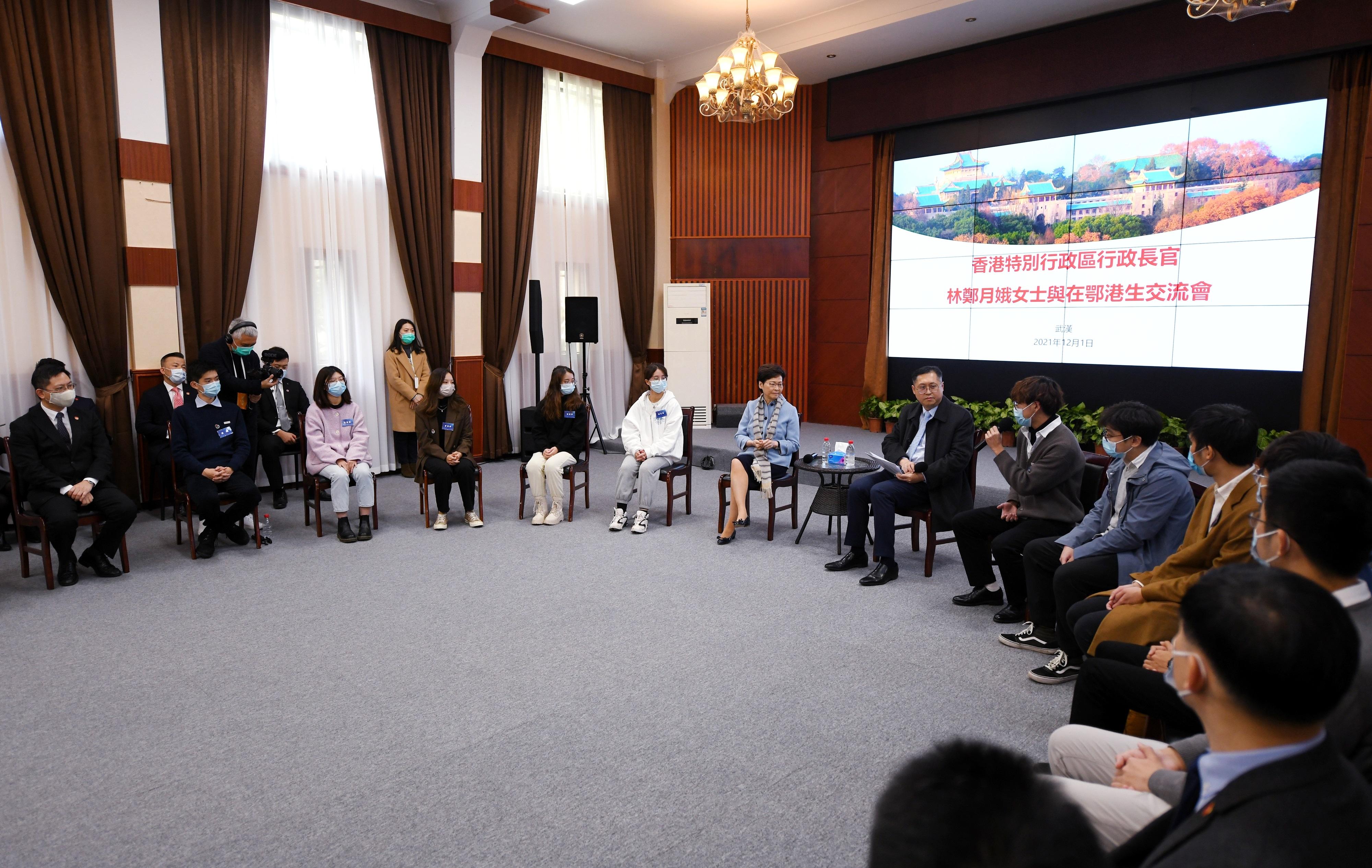 The Chief Executive, Mrs Carrie Lam, visited Wuhan University in Wuhan today (December 1). Photo shows Mrs Lam (front, seventh left), accompanied by the Director of the Economic and Trade Office of the Government of the Hong Kong Special Administrative Region in Wuhan, Mr Franco Kwok (front, eighth left), taking part in an exchange session with Hong Kong students in Hubei.