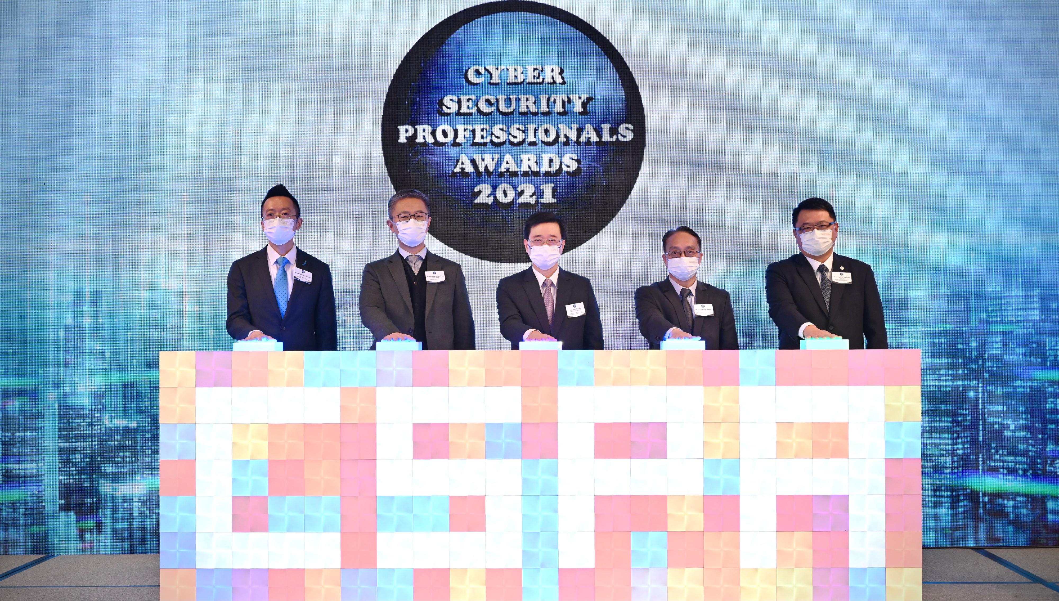 The Chief Secretary for Administration, Mr John Lee, attended the Cyber Security Professionals Awards 2021 presentation ceremony today (December 2). Photo shows (from left) the Chief Digital Officer of the Hong Kong Productivity Council, Mr Edmond Lai; the Commissioner of Police, Mr Siu Chak-yee; Mr Lee; Assistant Government Chief Information Officer (Cyber Security and Digital Identity), Mr Jason Pun; and the Chairman of the Board of Directors of the Hong Kong Science and Technology Parks Corporation, Dr Sunny Chai, officiating at the kick-off ceremony.
