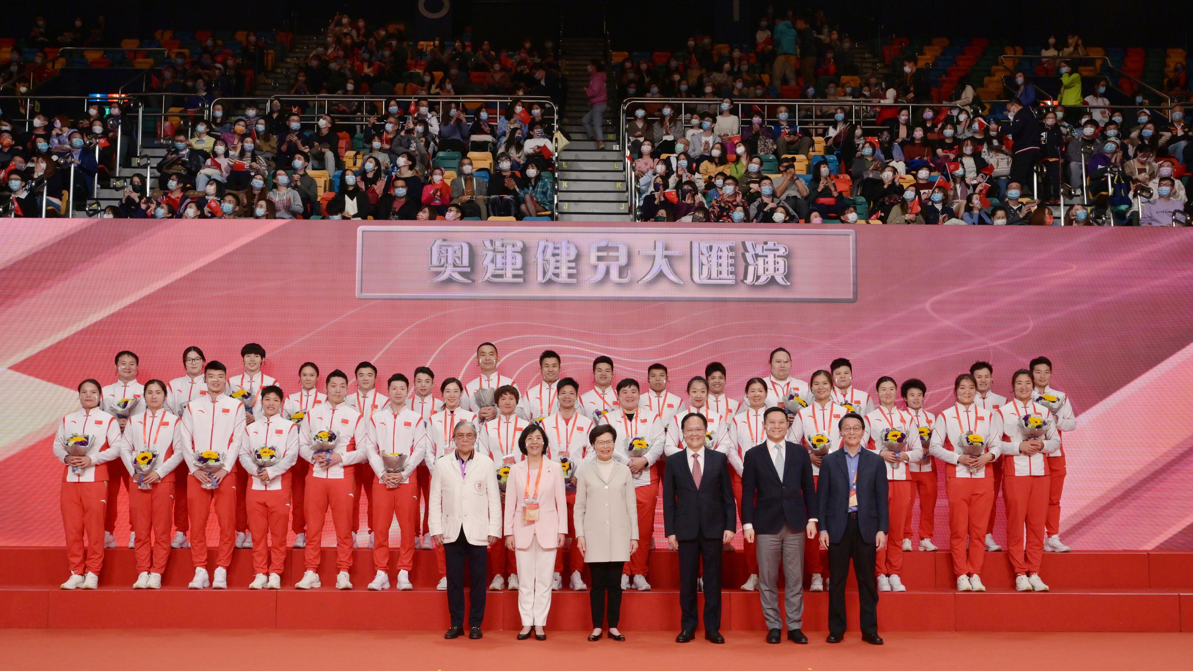 The Chief Executive, Mrs Carrie Lam, attended the Mainland Olympians Variety Show today (December 4). Photo shows (front row, from left) the President of the Sports Federation & Olympic Committee of Hong Kong, China, Mr Timothy Fok; Deputy Director of the General Administration of Sport of China cum the Chef de Mission of the Tokyo 2020 Olympic Games Mainland Olympians delegation Ms Yang Ning; Mrs Lam; Deputy Director of the Liaison Office of the Central People's Government in the Hong Kong Special Administrative Region Mr Chen Dong; the Secretary for Home Affairs, Mr Caspar Tsui; and the Director of Leisure and Cultural Services, Mr Vincent Liu, with the delegation members.