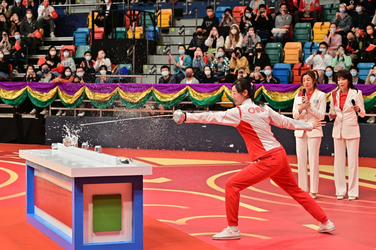 The delegation of Tokyo 2020 Olympic Games Mainland Olympians attended the "Mainland Olympians Variety Show" at Queen Elizabeth Stadium in Wan Chai this afternoon (December 4). Photo shows Mainland fencing athlete Sun Yiwen (left) taking part in a skill contest.