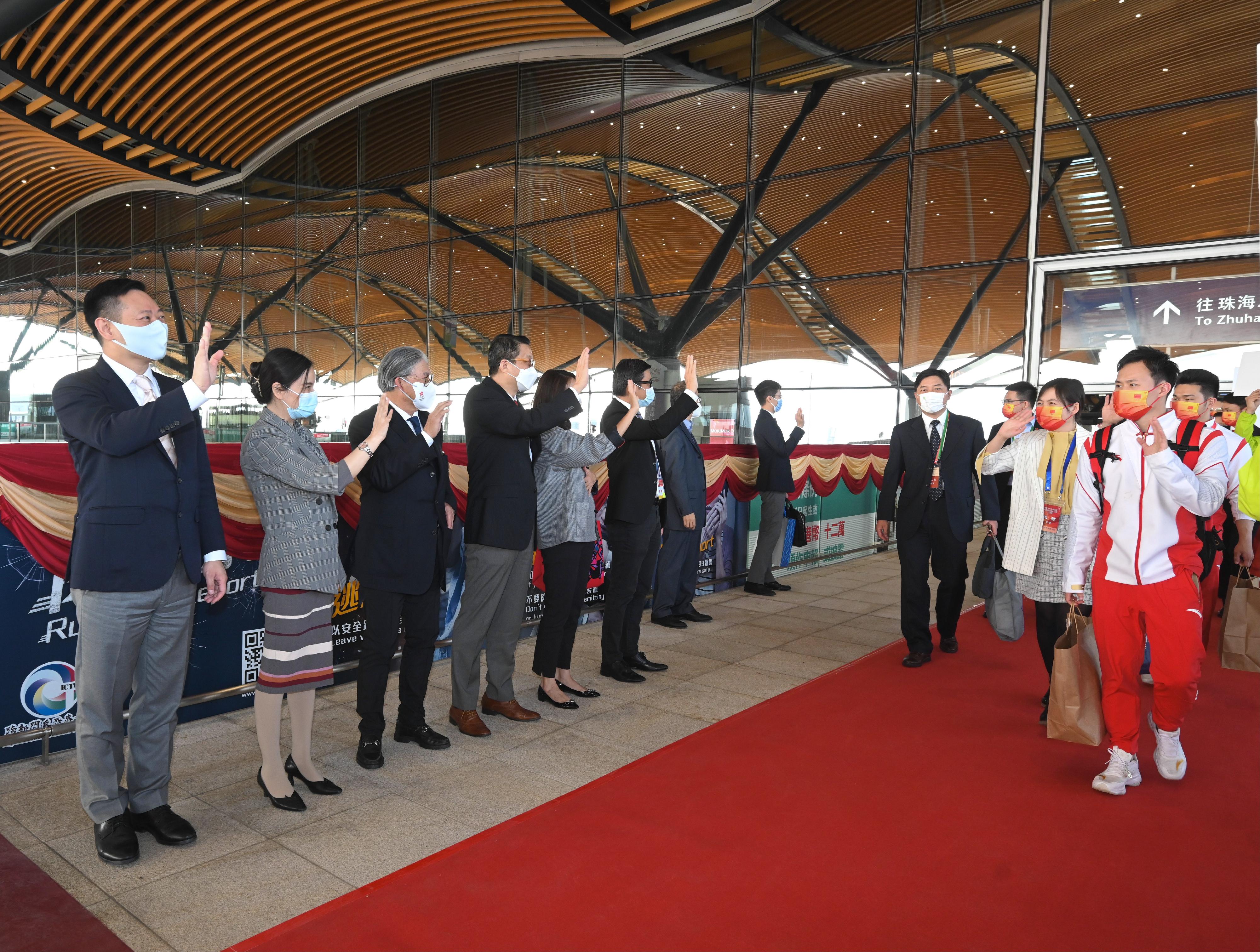 The Tokyo 2020 Olympic Games Mainland Olympians Delegation today (December 5) concluded visit in Hong Kong. Photo shows the Secretary for Home Affairs, Mr Caspar Tsui (first left) waving goodbye to the Delegation.