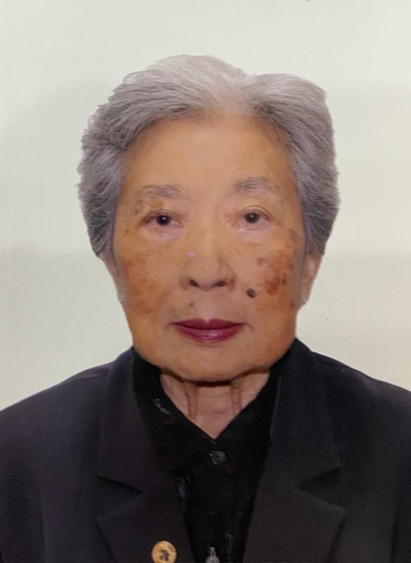 Ky Haw-chun, aged 93, is about 1.6 metres tall, 45 kilograms in weight and of thin build. She has a long face with yellow complexion and short white curly hair. She was last seen wearing a light yellow vest, dark-colored long-sleeved shirt, navy trousers, dark-colored shoes and carrying a black handbag.
