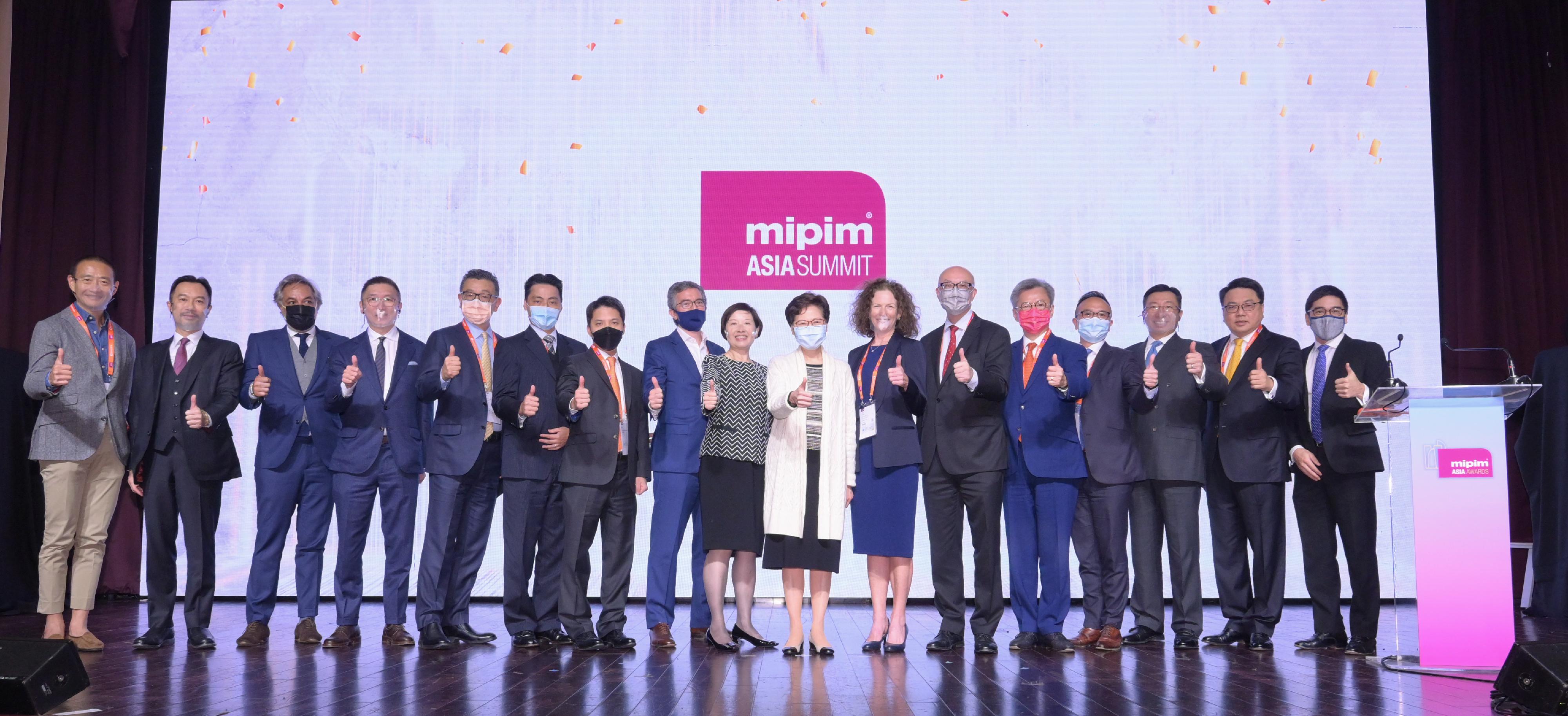 The Chief Executive, Mrs Carrie Lam, attended the MIPIM Asia Summit 2021 today (December 7). Photo shows Mrs Lam (eighth right); the Asia Pacific Regional Director of RX Global, Ms Christine Lam (centre); and other guests at the summit.