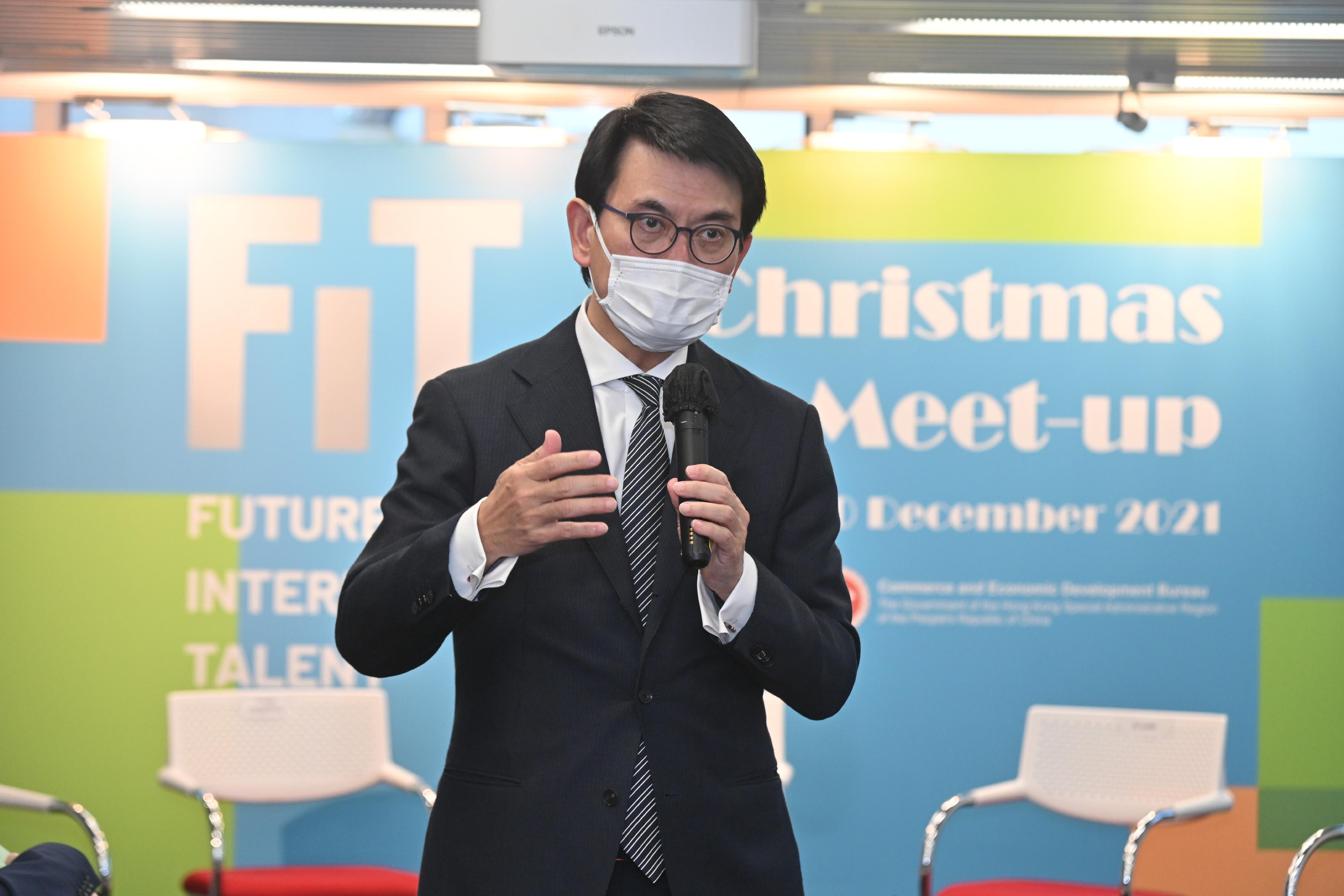 The Secretary for Commerce and Economic Development, Mr Edward Yau, met the participating companies and employees of the Future International Talent programme today (December 10). Photo shows Mr Yau speaking at the meeting.