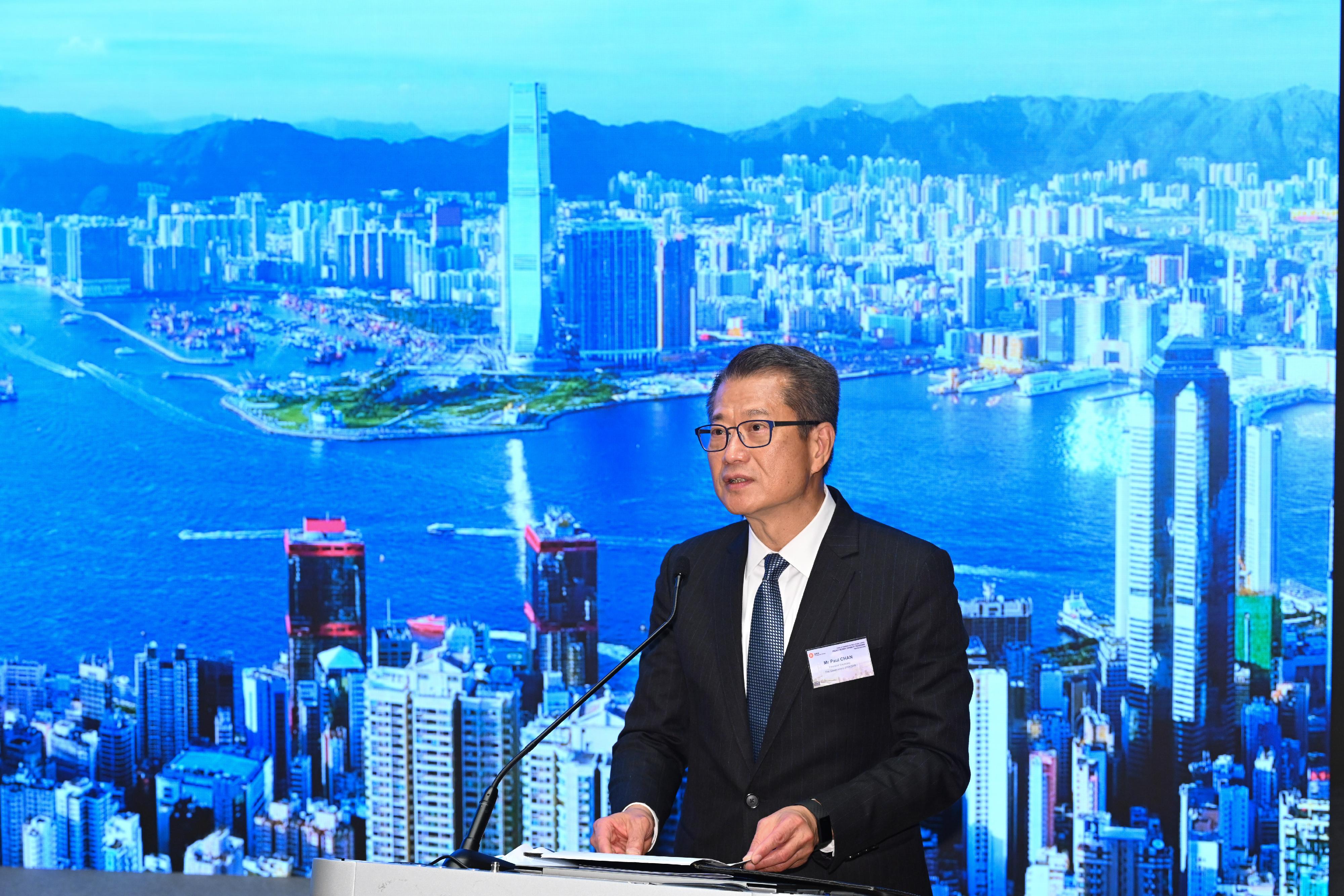 財政司司長兼主要項目精英學院榮譽院長陳茂波今日（十二月十五日）在「項目推展能力計劃」開幕禮致辭。