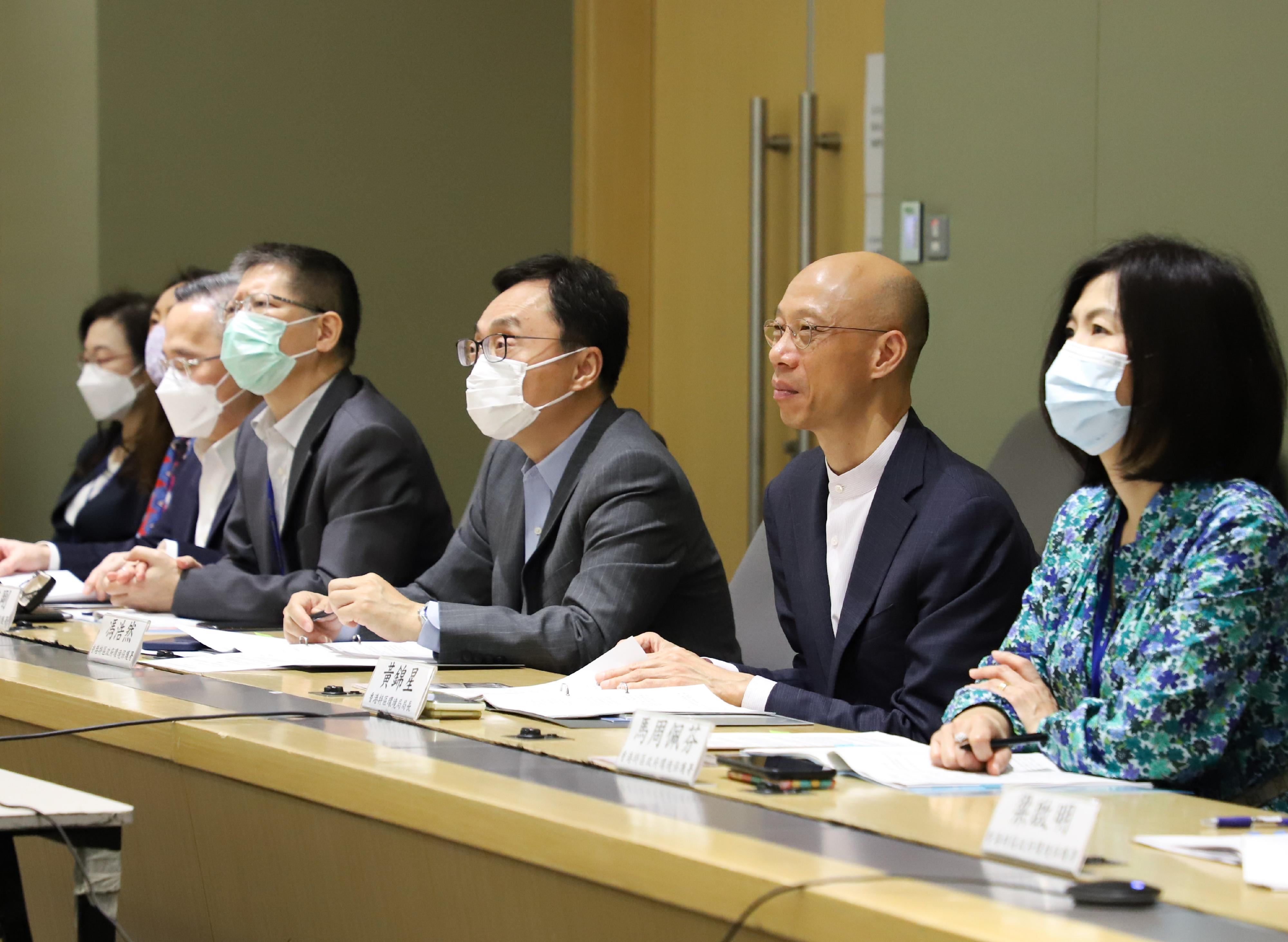 The third meeting of the Hong Kong-Guangdong Joint Working Group on Environmental Protection and Combating Climate Change was held via video conference today (December 16) to review the progress of collaboration between the two sides in 2021 and agree on the work plan for 2022. Photo shows the Secretary for the Environment, Mr Wong Kam-sing (second right), together with the members of the Hong Kong Special Administrative Region Government delegation.