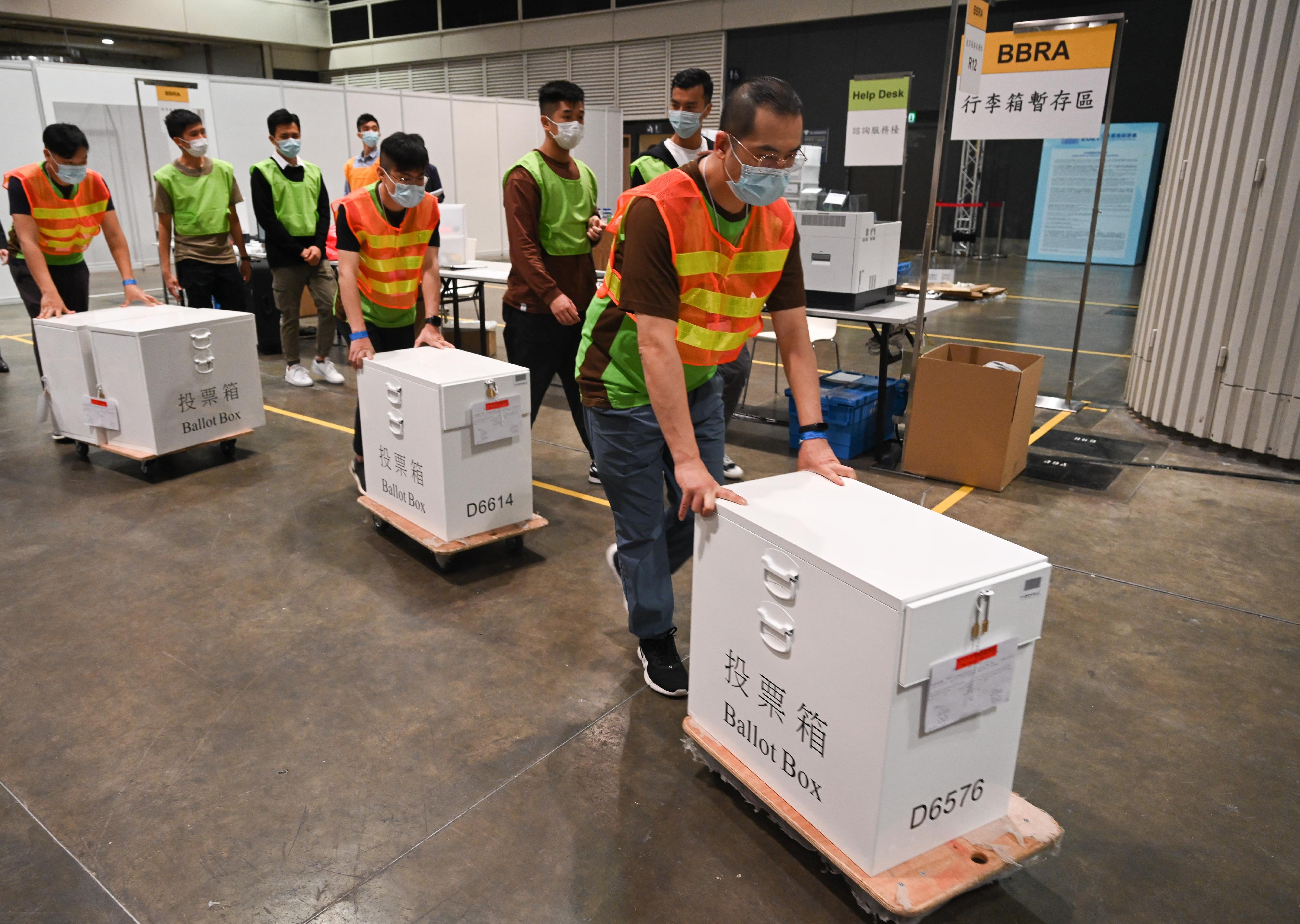 The Chairman of the Electoral Affairs Commission, Mr Justice Barnabas Fung Wah, visited the central counting station of the 2021 Legislative Council General Election at the Hong Kong Convention and Exhibition Centre and inspected the training sessions with practical sessions and simulated activities for counting staff. Photo shows the arrival of mock ballot boxes at the central counting station.