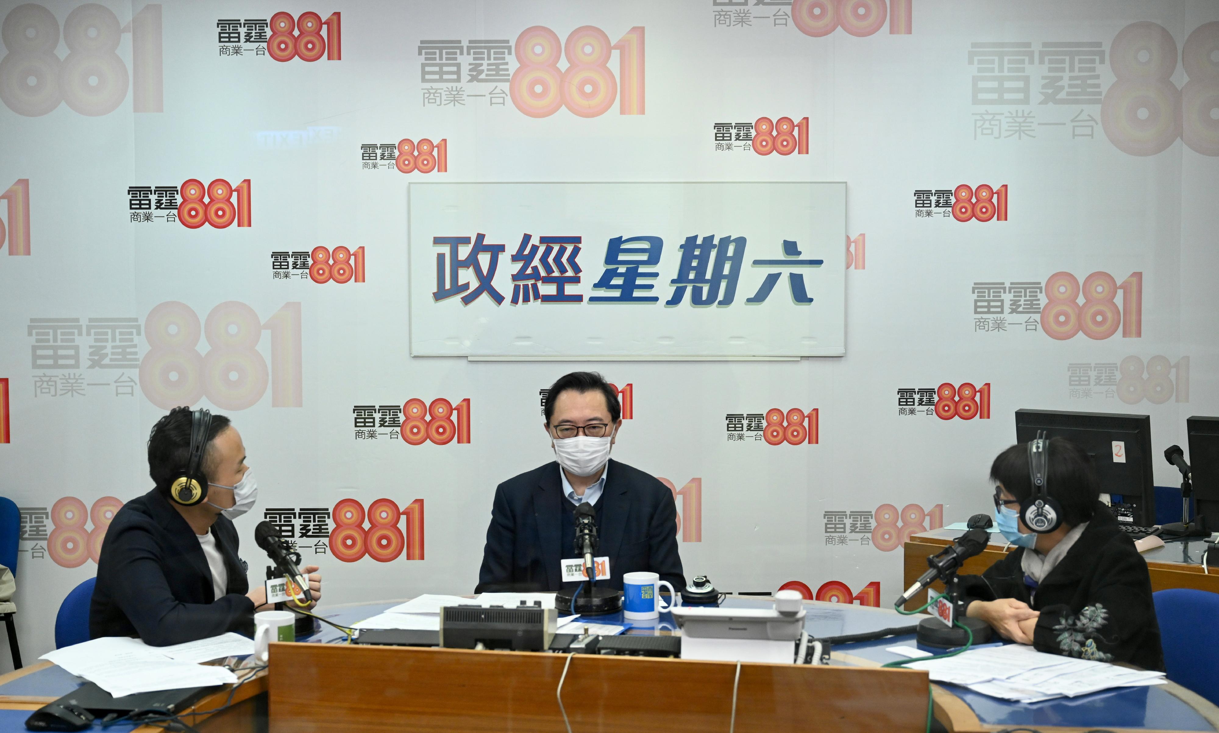 The Chairman of the Electoral Affairs Commission, Mr Justice Barnabas Fung Wah (centre), is interviewed by a radio programme this morning (December 18) on the electoral arrangements including the Electronic Poll Register system and special queues, as well as calling on electors to vote tomorrow (December 19). 