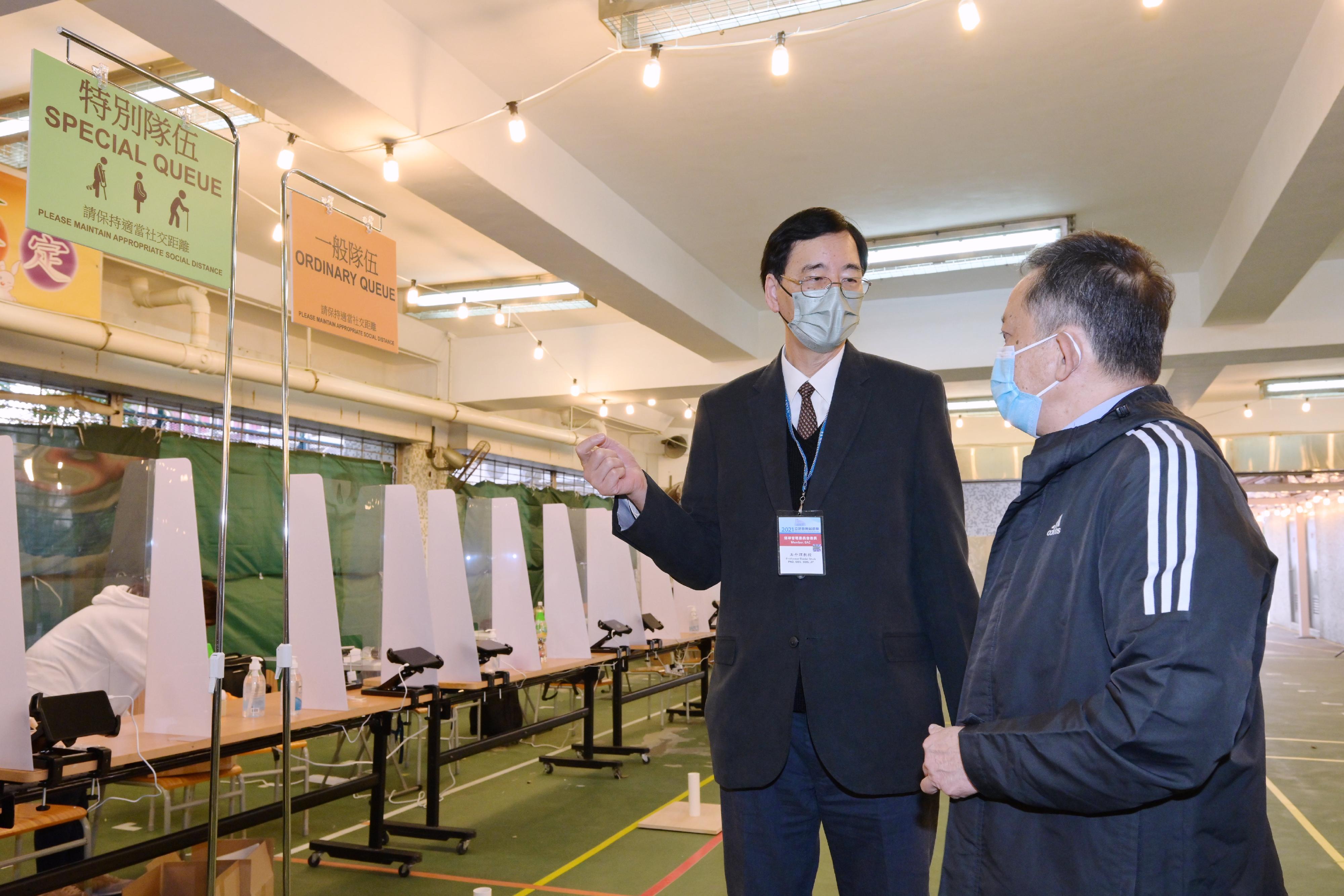 Electoral Affairs Commission member Professor Daniel Shek (left), visits the polling station of the 2021 Legislative Council General Election at Fung Kai Liu Yun Sum Memorial School today (December 18) to inspect the electoral preparation work.