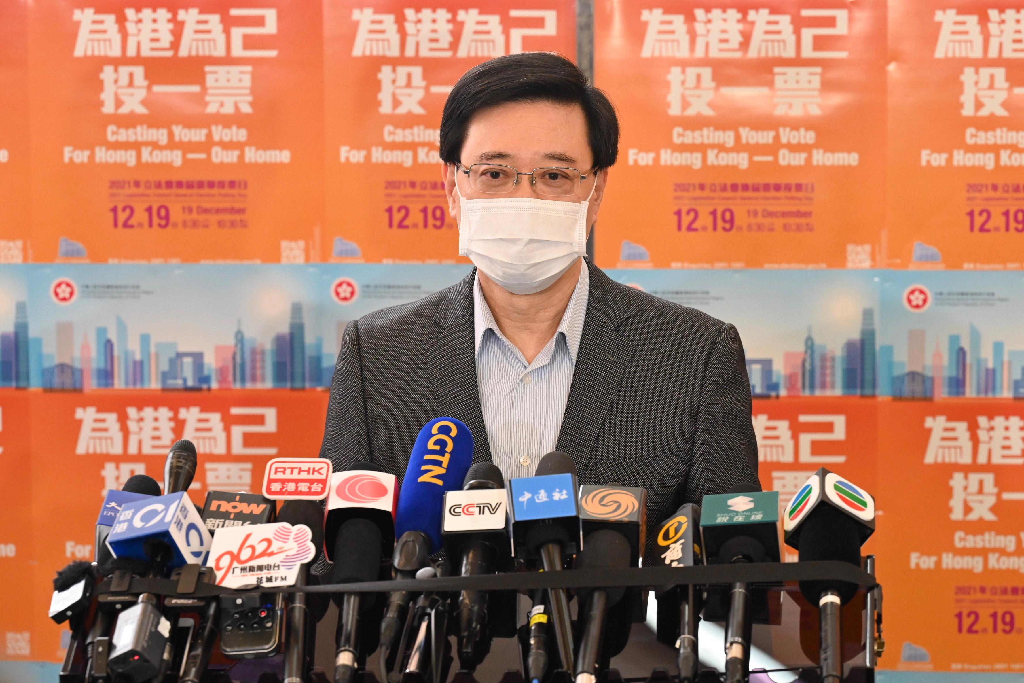 The Chief Secretary for Administration, Mr John Lee, cast his vote in the 2021 Legislative Council General Election at Yaumati Kaifong Association School this morning (December 19). Photo shows Mr Lee meeting the media after casting his vote.
