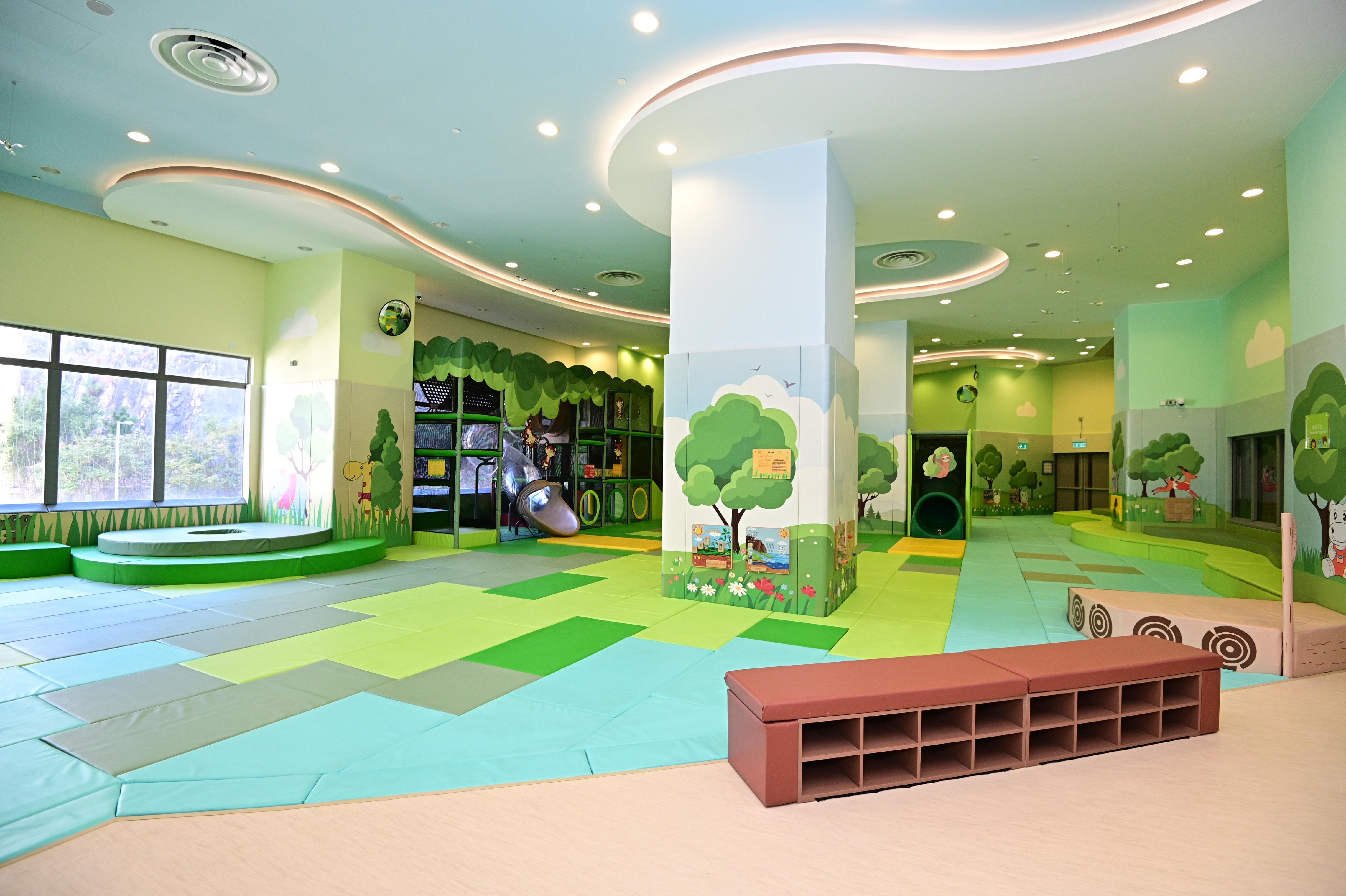 Choi Wing Road Sports Centre, managed by the Leisure and Cultural Services Department, will open for public use on December 29 (Wednesday). Located in Kwun Tong District, it provides a wide range of leisure and sports facilities. Photo shows the children's play room.