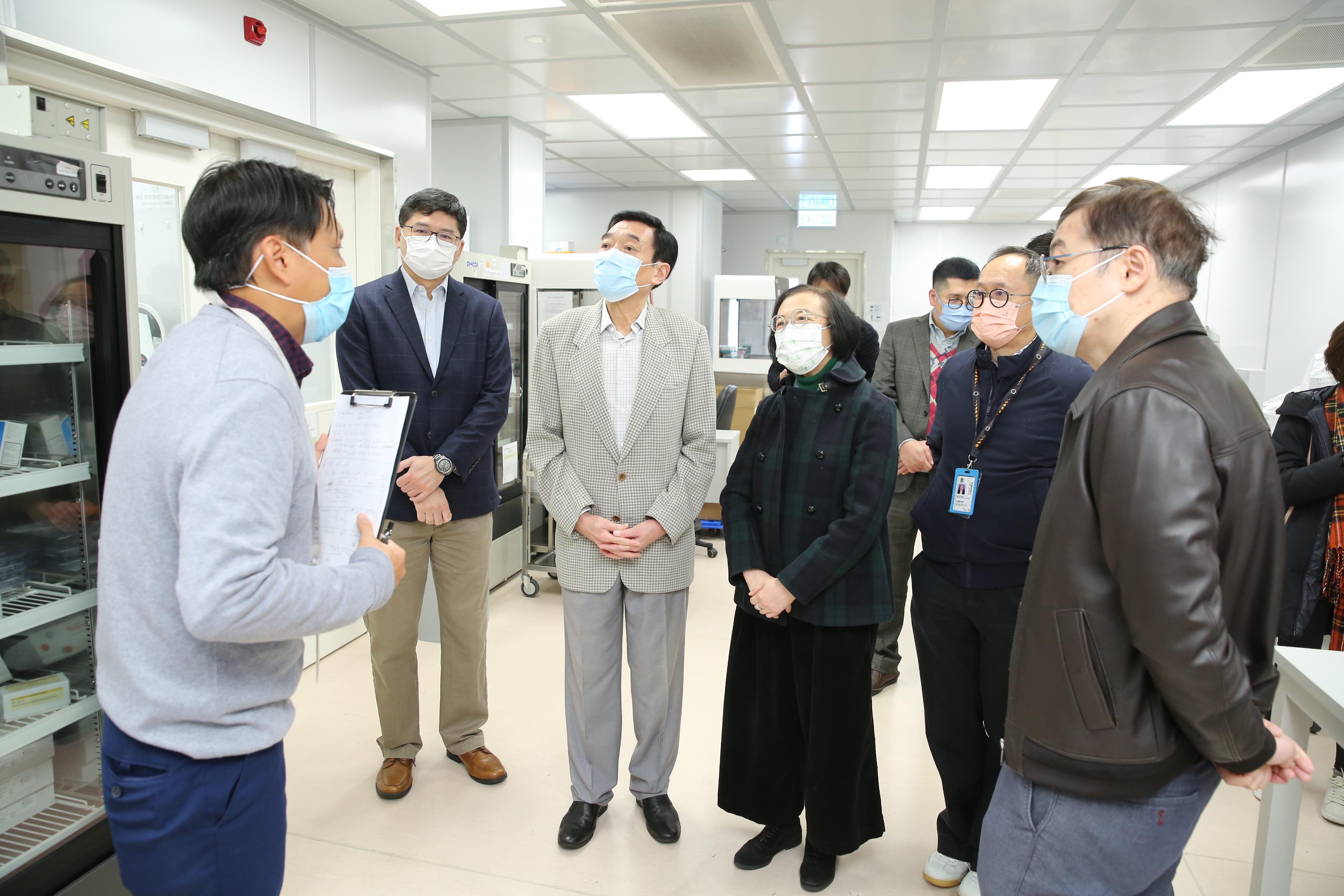 The Secretary for Food and Health, Professor Sophia Chan (third right), the Hospital Authority (HA) Chairman, Mr Henry Fan (third left) and the HA Chief Executive, Dr Tony Ko (second left), visit the laboratory of the North Lantau Hospital Hong Kong Infection Control Centre on enhancing laboratory test arrangement.