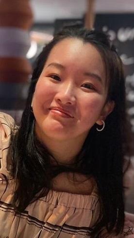 Lin Sihan, aged 16, is about 1.52 metres tall, 50 kilograms in weight and of medium build. She has a round face with yellow complexion and long black hair. She was last seen wearing a pink and black checkered dress, white high heels and carrying a white bag.
