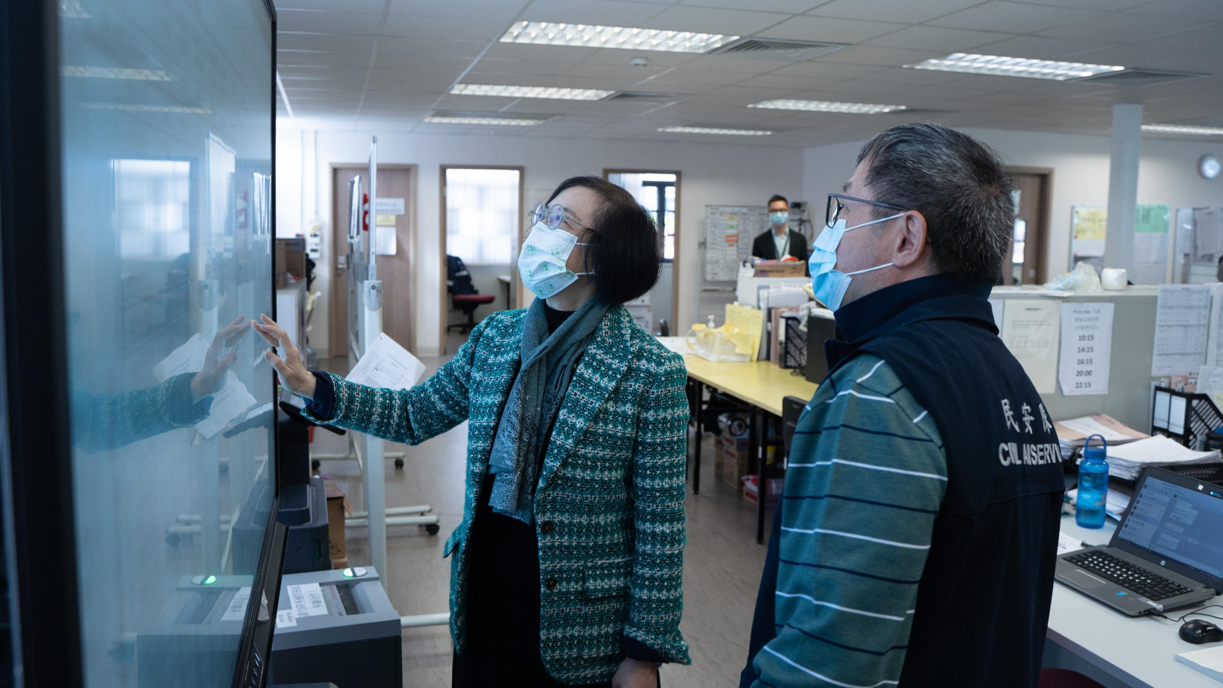 The Secretary for Food and Health, Professor Sophia Chan (left), inspects Penny's Bay Quarantine Centre today (December 29) to learn more about the preparation made by the Centre in tackling the COVID-19 epidemic, so as to ensure a contingency plan is in place for possible change in the epidemic situation.