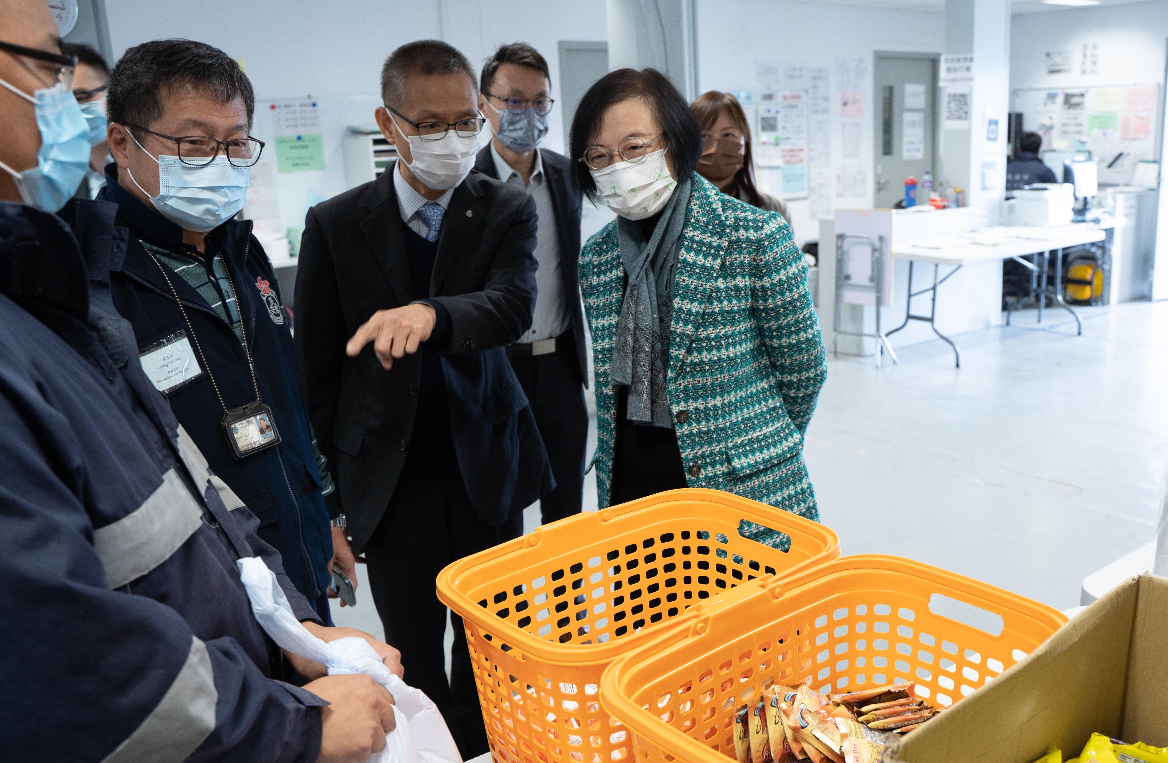 The Secretary for Food and Health, Professor Sophia Chan (first right), inspects Penny's Bay Quarantine Centre today (December 29) to learn more about the preparation made by the Centre in tackling the COVID-19 epidemic, so as to ensure a contingency plan is in place for possible change in the epidemic situation.