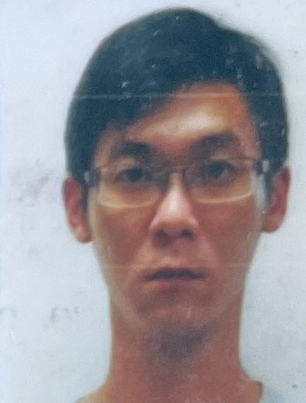 Hung Ka-wai, aged 38, is about 1.7 metres tall, 70 kilograms in weight and of fat build. He has a long face with yellow complexion and short black hair. He was last seen wearing a grey jacket, black pants and black sports shoes.
