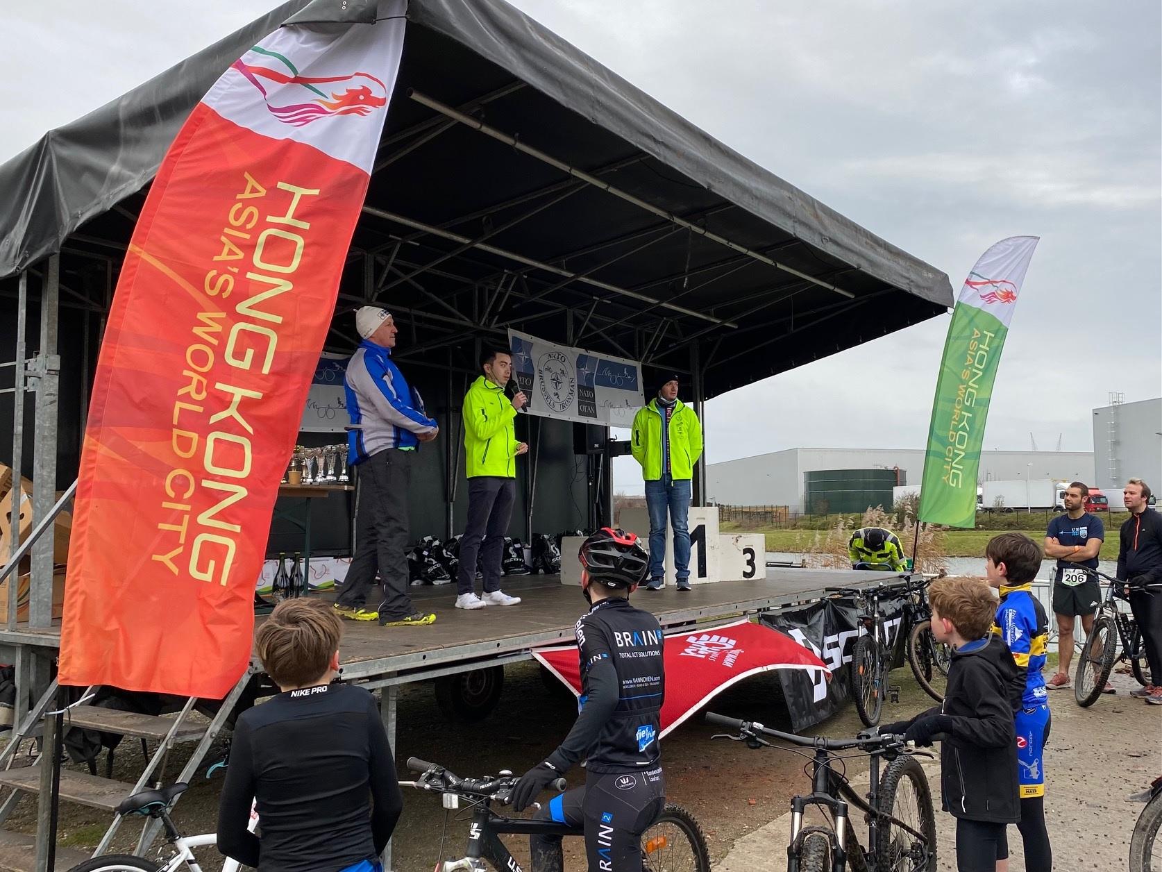 The Acting Deputy Representative of the HKETO, Brussels, Mr Henry Tsoi,  (centre, back row) speaks at the opening of the Run & Bike sports event in Vilvoorde, Belgium on January 8 (Brussels time).