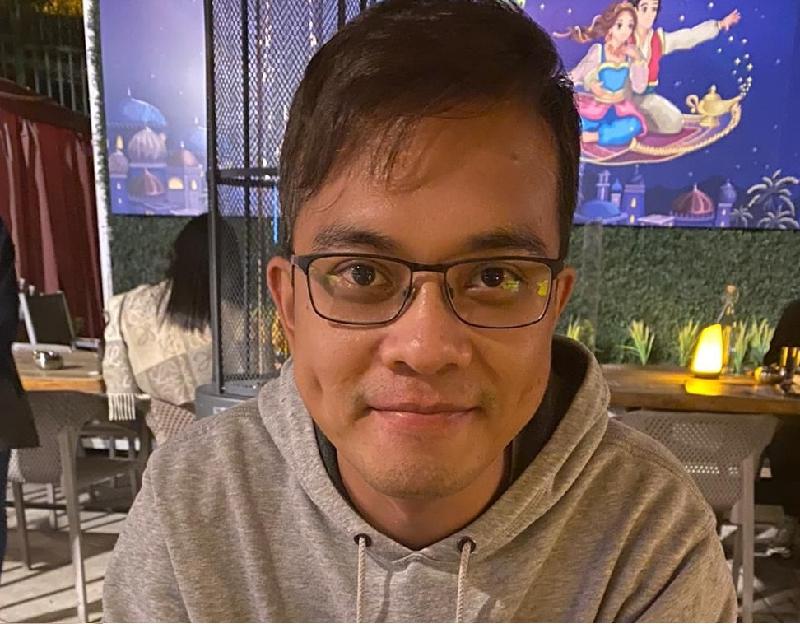 Chan Chun-chi, aged 34, is about 1.72 metres tall, 73 kilograms in weight and of medium build. He has a round face with yellow complexion and short brown hair. He was last seen wearing a grey jacket, a dark blue short-sleeved T-shirt, brown shorts and black shoes.
