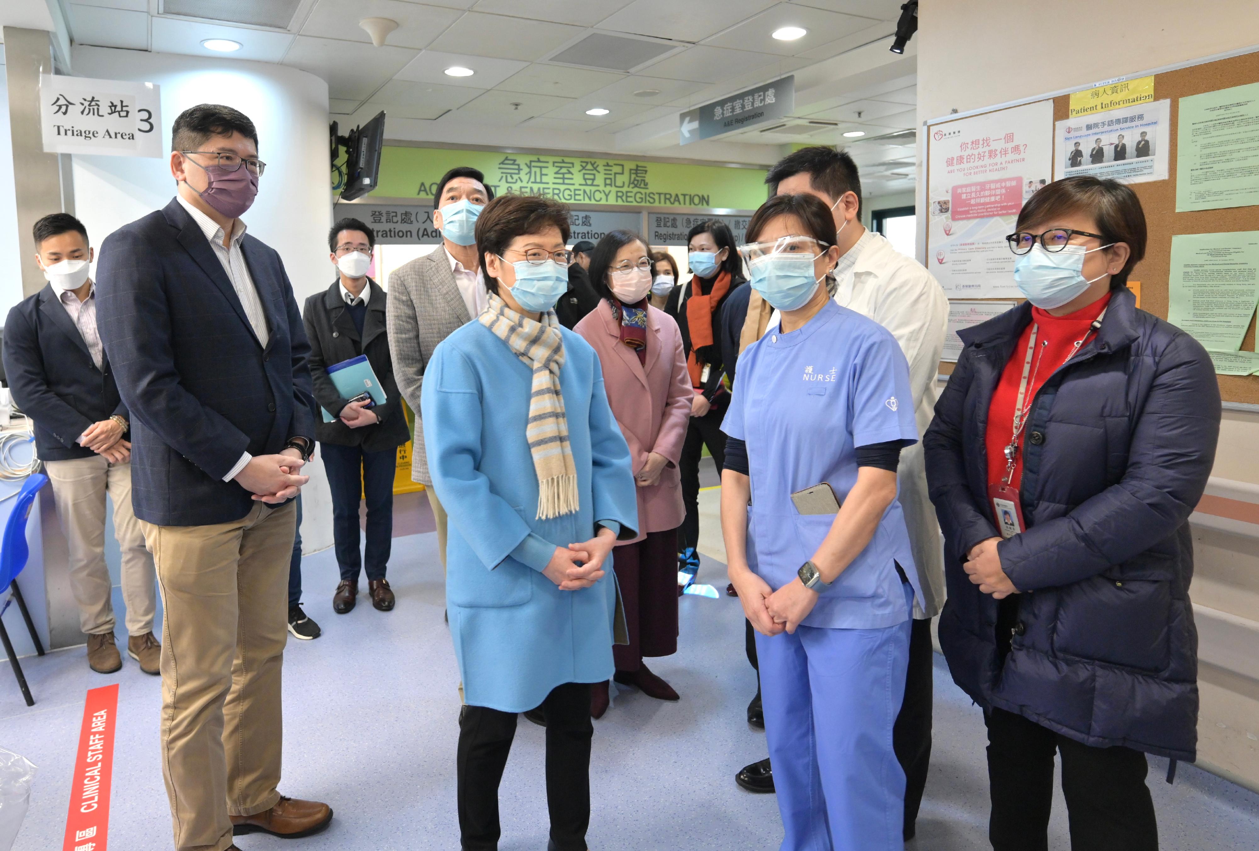 The Chief Executive, Mrs Carrie Lam, visited the Accident and Emergency (A&E) Department of Caritas Medical Centre today (February 3). Photo shows Mrs Lam (fifth left) being briefed on the operation arrangement of the A&E Department. Looking on are the Secretary for Food and Health, Professor Sophia Chan (sixth left); the Chairman of the Hospital Authority, Mr Henry Fan (fourth left); and the Chief Executive of the Hospital Authority, Dr Tony Ko (second left).

