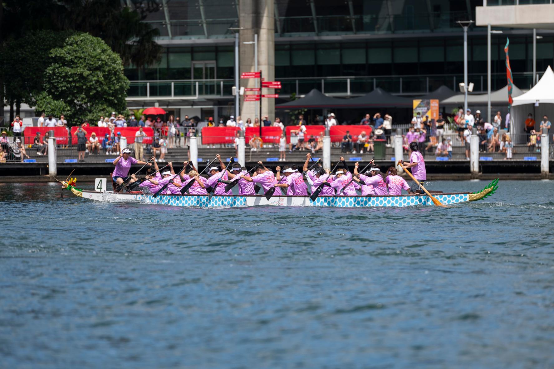 The Hong Kong Economic and Trade Office, Sydney (HKETO) participated in the Sydney Lunar Festival Dragon Boat Races in Darling Harbour in Sydney, Australia on February 5 and 6. The Hong Kong Team organised by the HKETO participated in the Social Category races on February 6.