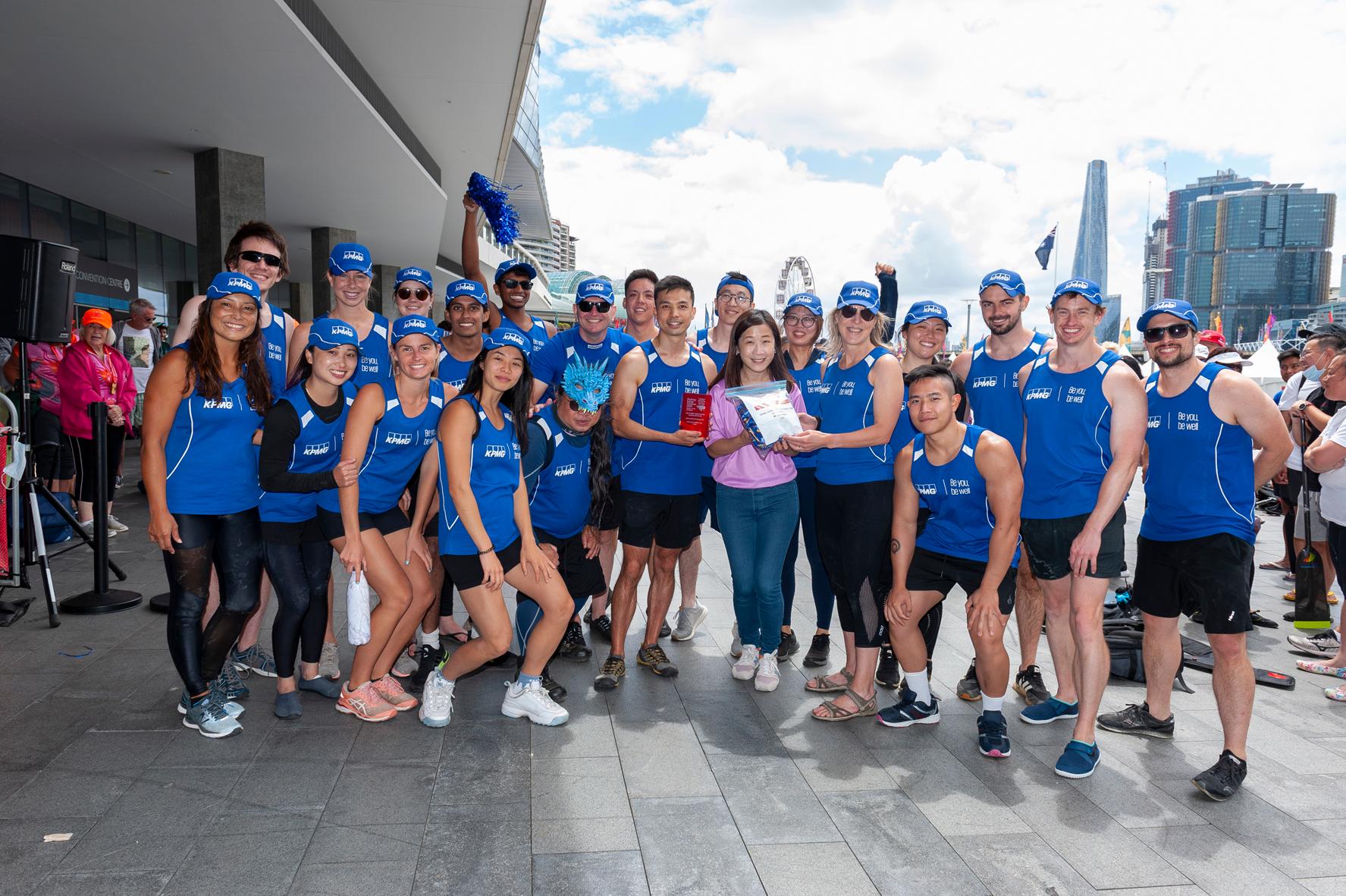 The Hong Kong Economic and Trade Office, Sydney (HKETO) participated in the Sydney Lunar Festival Dragon Boat Races in Darling Harbour in Sydney, Australia on February 5 and 6. The Director of the HKETO, Miss Trista Lim (first row, fifth right), is pictured presenting a trophy to the winning team of the Hong Kong Metropolis Cup on February 6.