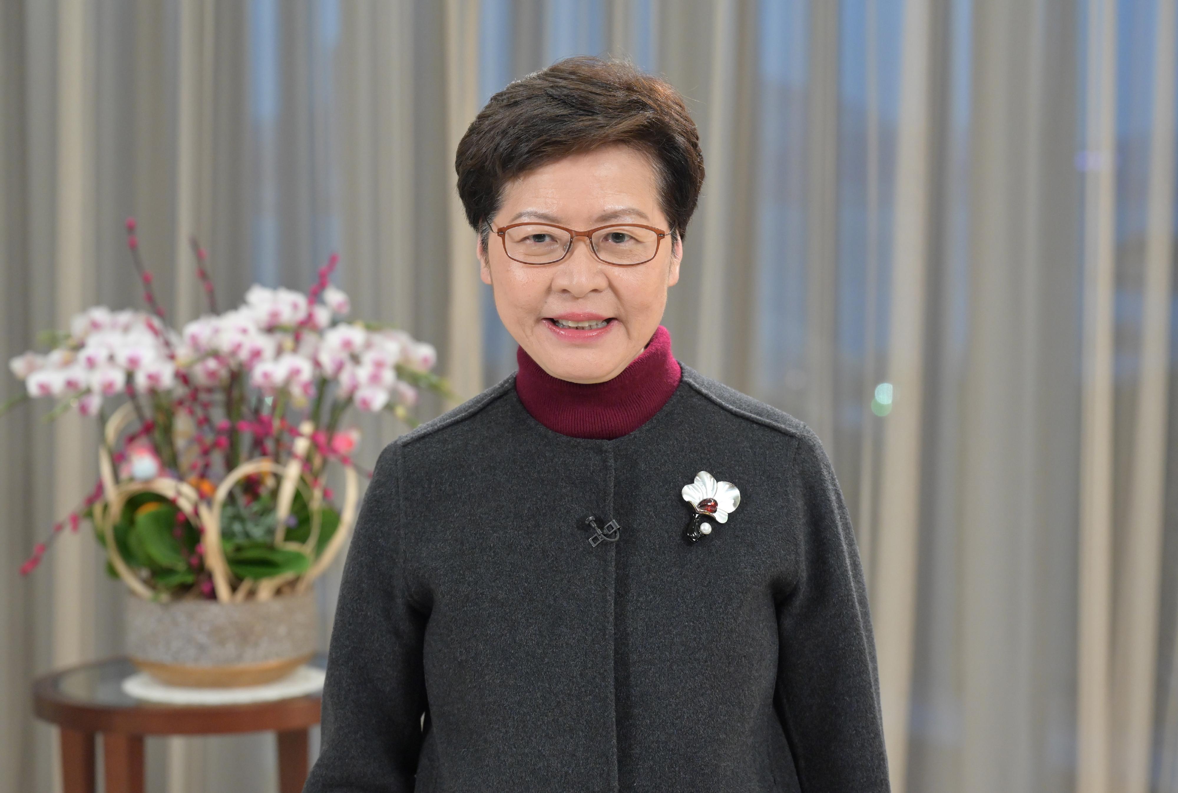 行政長官林鄭月娥今日（二月十日）在香港中華廠商聯合會壬寅年線上新春團拜通過視像致辭。