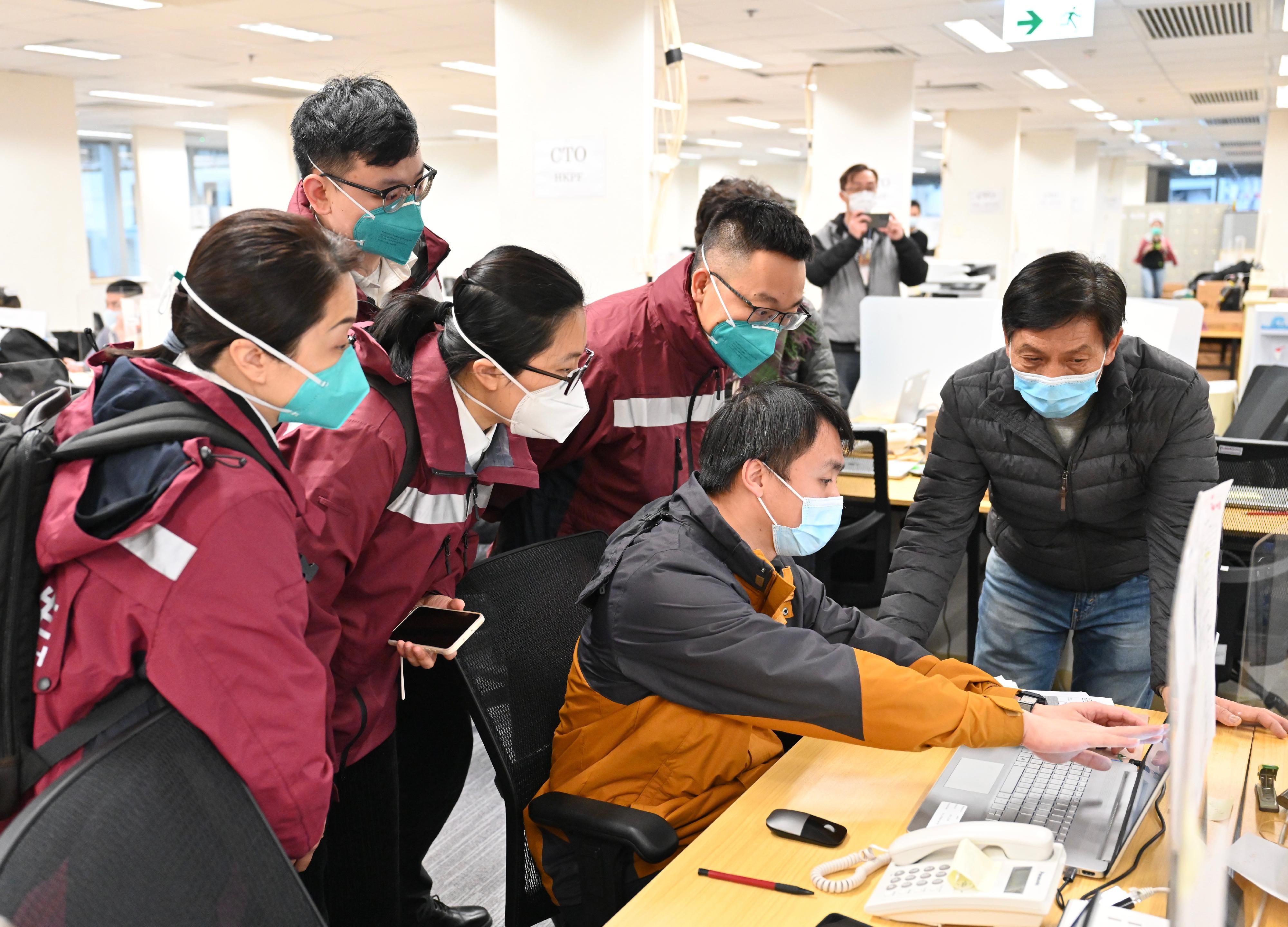 The Mainland epidemiological expert delegation visited the Contact Tracing Office (CTO) under the Communicable Disease Branch of the Centre for Health Protection of the Department of Health in San Po Kong this morning (February 19). Photo shows the Director of Institute of Infectious Disease Control and Prevention of the Guangdong Provincial Center for Disease Control and Prevention, Mr Kang Min (fourth left); senior public health doctor of the Guangzhou Center for Disease Control and Prevention Ms Chen Chun (second left); the Director of Public Health Emergency Management Department of Zhongshan Center for Disease Control and Prevention, Ms Chen Xueqin (first left); and General Office clerk of the Guangdong Provincial Center for Disease Control and Prevention Mr Yang Taohui (third left) receiving a briefing by the staff of CTO on the work of the CTO.