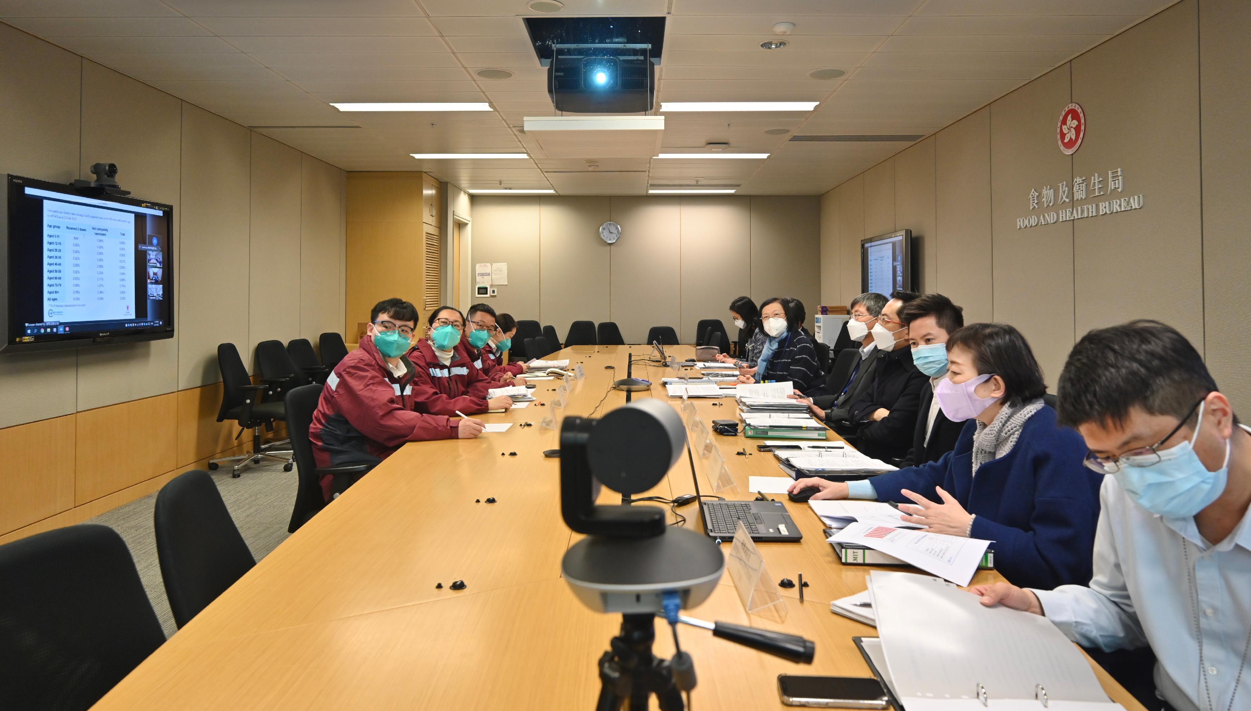 The Secretary for Food and Health, Professor Sophia Chan, joined by the Department of Health (DH) and the Hospital Authority (HA), had an anti-epidemic working meeting via video conferencing today (February 24) with the First-level Inspector of the Disease Prevention and Control Bureau, National Health Commission, Mr He Qinghua; the Mainland epidemiological expert delegation and the Mainland COVID-19 medical expert delegation staying in Hong Kong as well as other Mainland officials and experts. Photo shows Professor Chan (sixth right); the Permanent Secretary for Food and Health (Health), Mr Thomas Chan (fifth right); the Director of Health, Dr Ronald Lam (fourth right); the Controller of the Centre for Health Protection (CHP) of the DH, Dr Edwin Tsui (third right); the Head of the Communicable Disease Branch of the CHP of the DH, Dr Chuang Shuk-kwan (second right); the Assistant Director of Health (Port Health and Quarantine), Dr Leung Yiu-hong (first right); the Director of Institute of Infectious Disease Control and Prevention of the Guangdong Provincial Center for Disease Control and Prevention, Mr Kang Min (third left); senior public health doctor of the Guangzhou Center for Disease Control and Prevention, Ms Chen Chun (second left); the Director of Public Health Emergency Management Department of Zhongshan Center for Disease Control and Prevention, Ms Chen Xueqin (fourth left); and General Office clerk of the Guangdong Provincial Center for Disease Control and Prevention Mr Yang Taohui (first left) in the meeting.