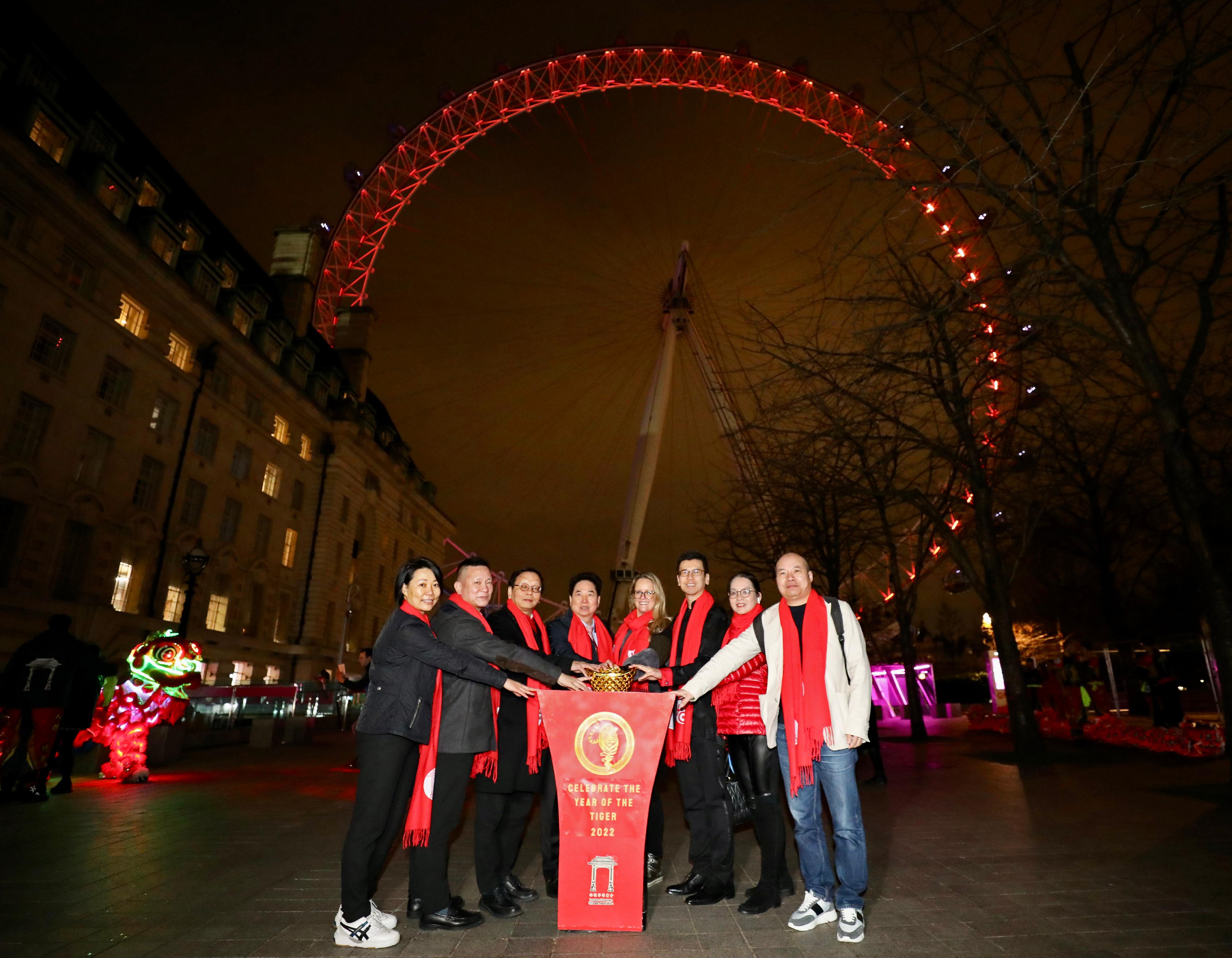 London ETO celebrates Chinese New Year amid pandemic. In end-January, the Director-General of London ETO, Mr Gilford Law (third right) attended a Chinese New Year celebration event  organised by the London Chinatown Chinese Association at London Eye.
