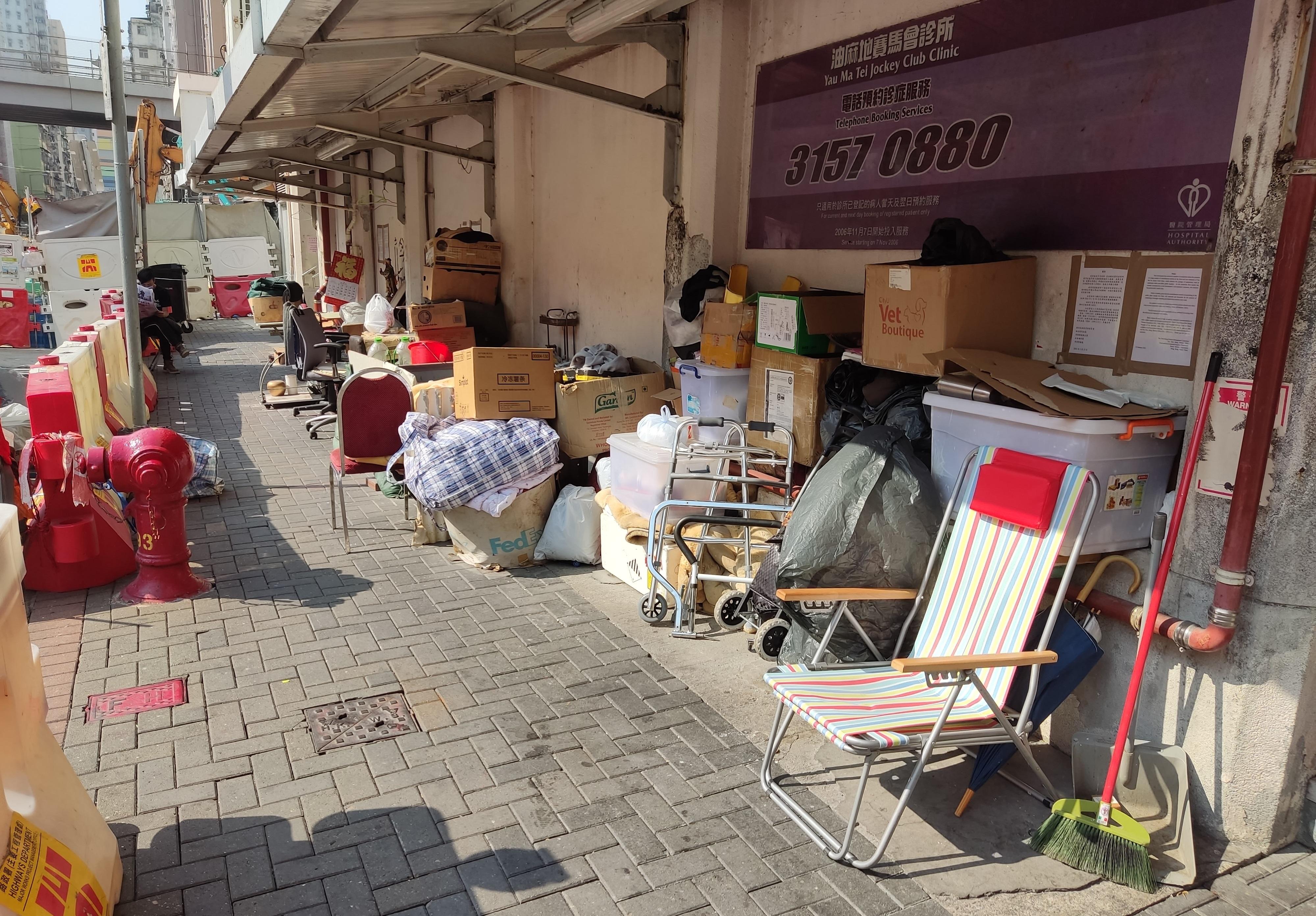The Yau Tsim Mong District Office, together with relevant Govermrmt departments, today (February 28) conducted a joint operation to clear the miscellaneous articles outside the Yau Ma Tei Jockey Club General Out-patient Clinic.  Photo shows the front entrance of the Clinic before the joint operation.
