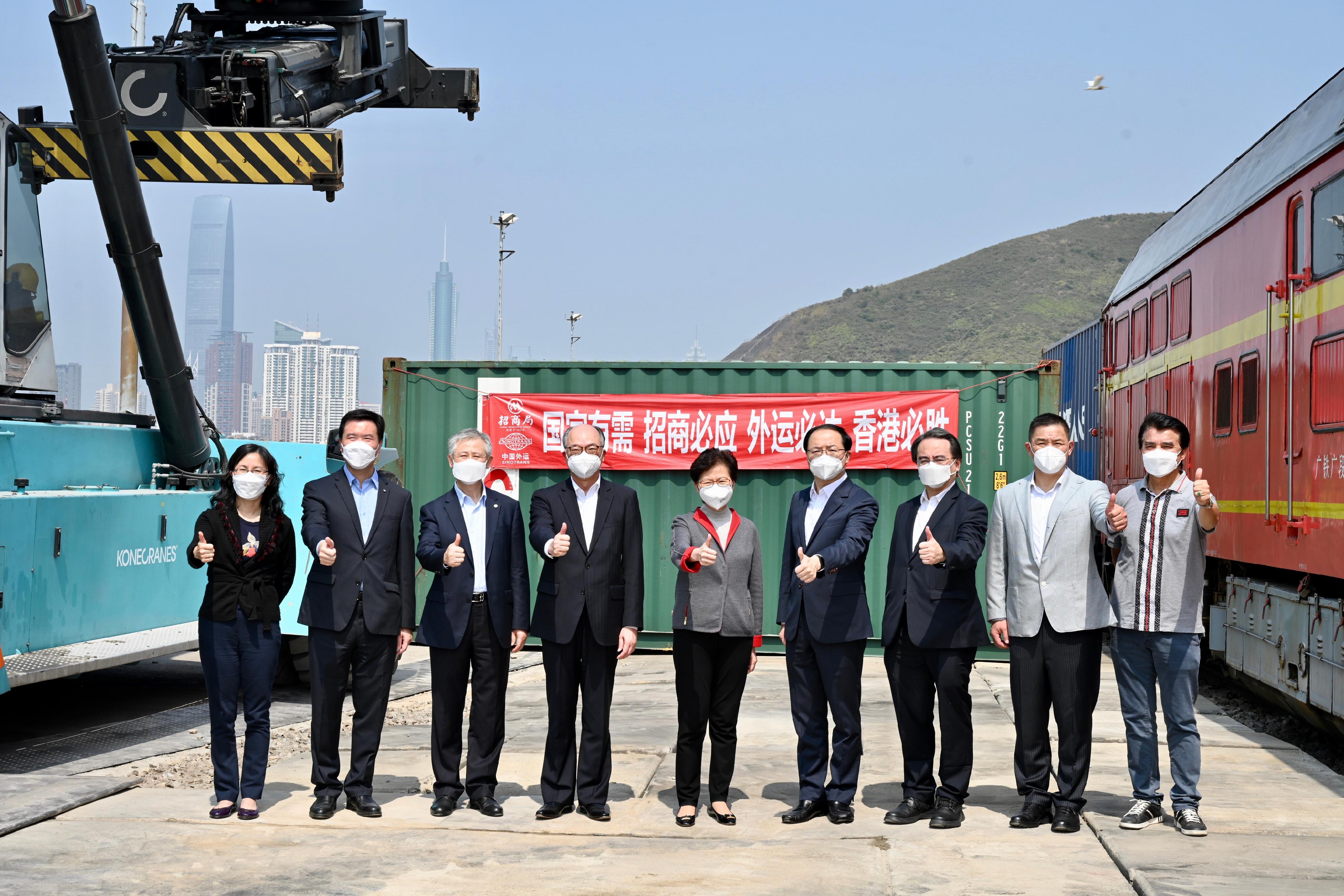 The railway transportation of goods from the Mainland to Hong Kong commenced today (March 2) with the first train carrying anti-epidemic supplies arriving at Hong Kong this morning. Photo shows the Chief Executive, Mrs Carrie Lam (centre); the Secretary for Transport and Housing, Mr Frank Chan Fan (fourth left); the Director General of the Youth Department of the Liaison Office of the Central People’s Government in the Hong Kong Special Administrative Region, Mr Zhang Zhihua (fourth right); the Permanent Secretary for Transport and Housing (Transport), Ms Mable Chan (first left); the Chief Executive Officer of MTR Corporation Limited, Dr Jacob Kam (third right); the Assistant President of the China Merchants Group Limited, Mr Chu Zongsheng (third left); the Managing Director of the China Merchants Port Holdings Company Limited, Mr Yim Kong (second left), and other personnel at the site.