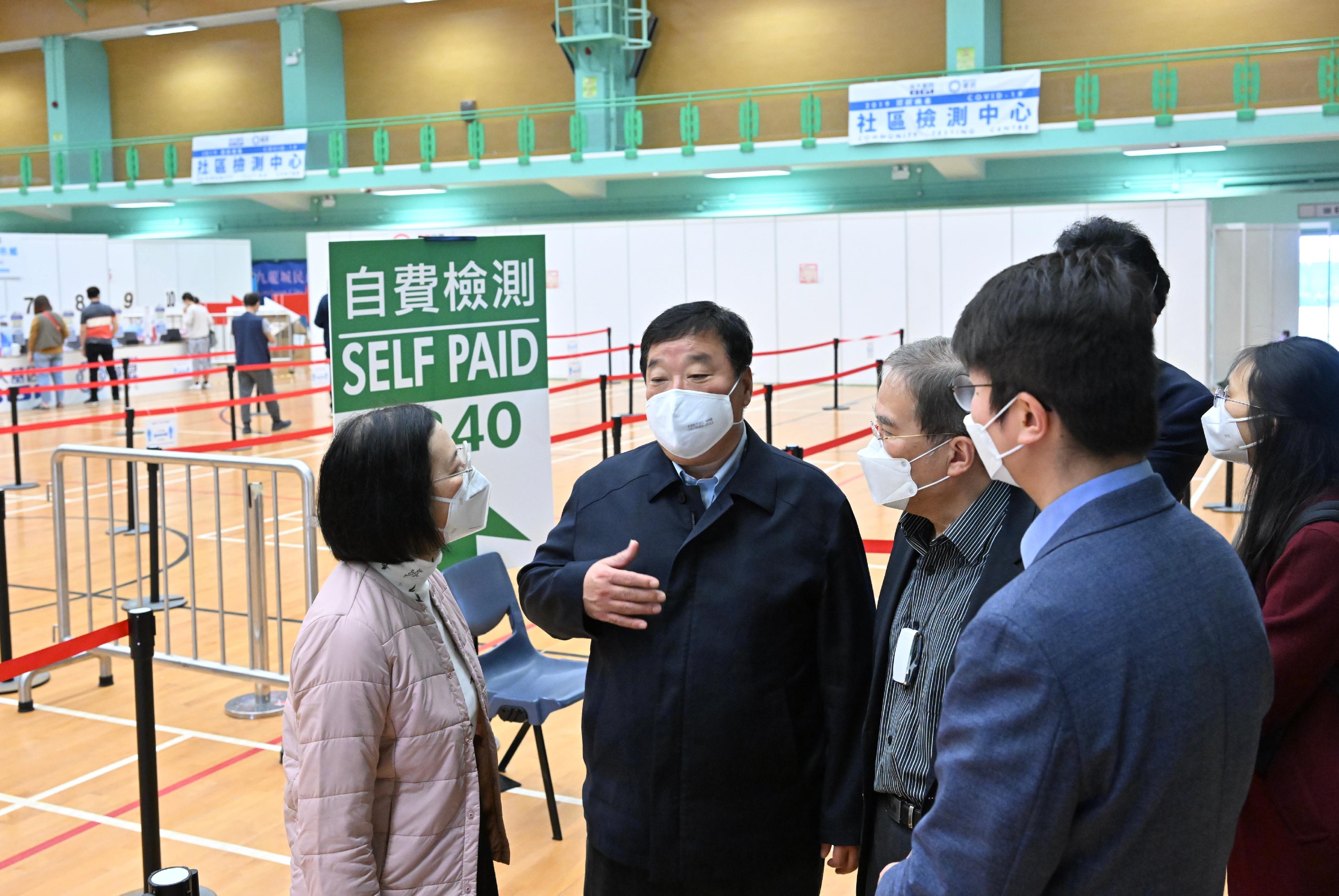 The Secretary for Food and Health, Professor Sophia Chan (first left); and the Mainland expert delegation led by the Head of the National Health Commission's COVID-19 leading task force, Professor Liang Wannian (second left); visit the community testing centre located at To Kwa Wan Sports Centre today (March 5), to learn about its operation, service arrangements and specimen collection process.